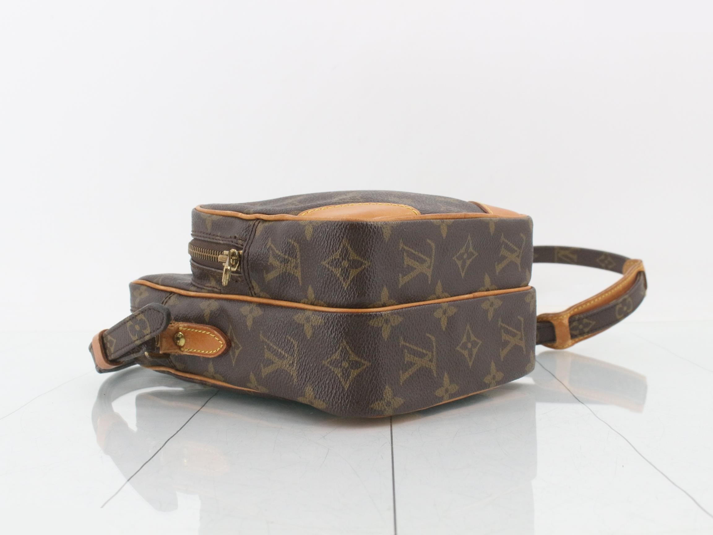 Amazon shoulder bag, model number M45236, serial number could not be confirmed. — view 5