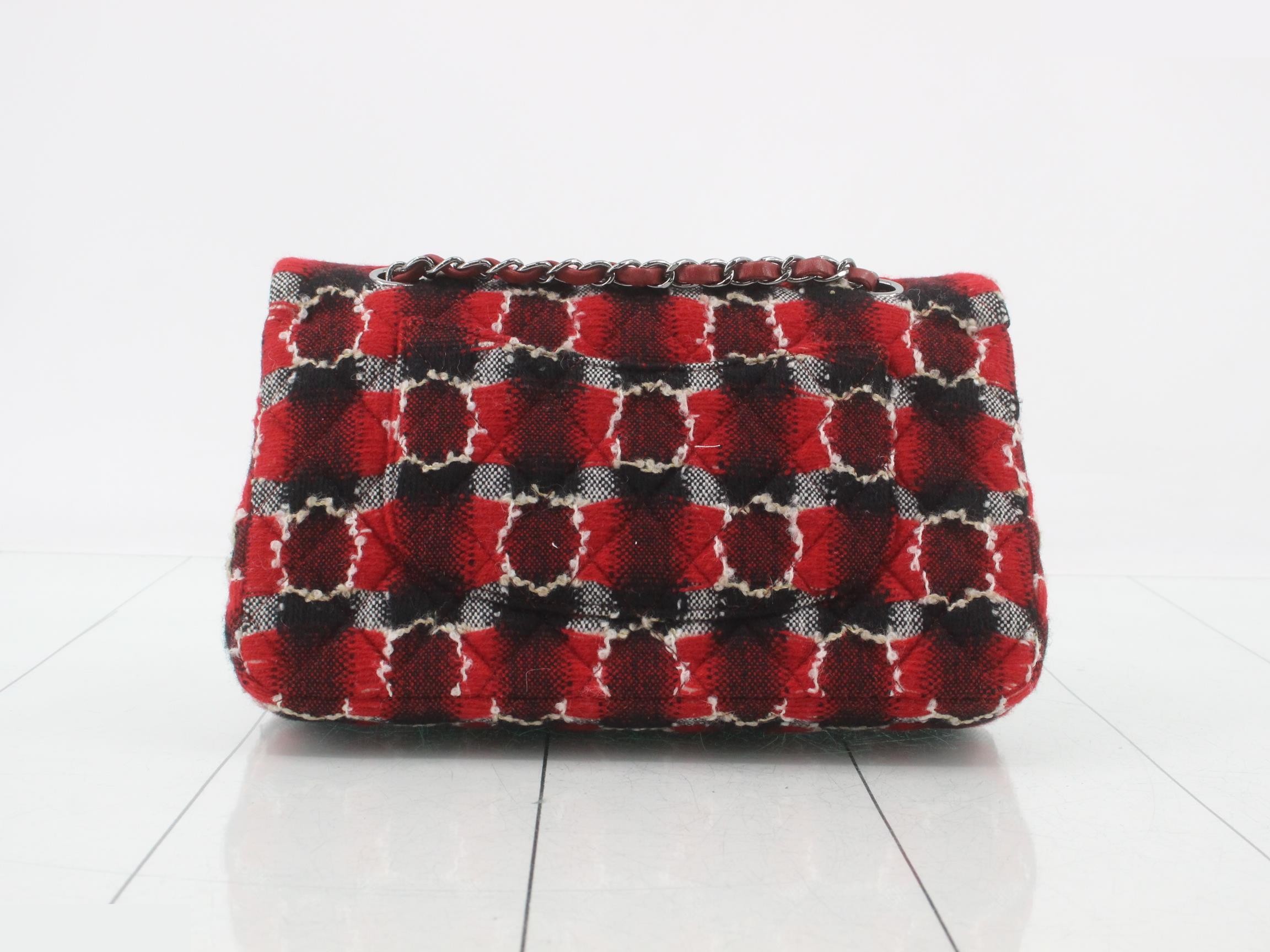Double flap, double chain, tweed — view 2