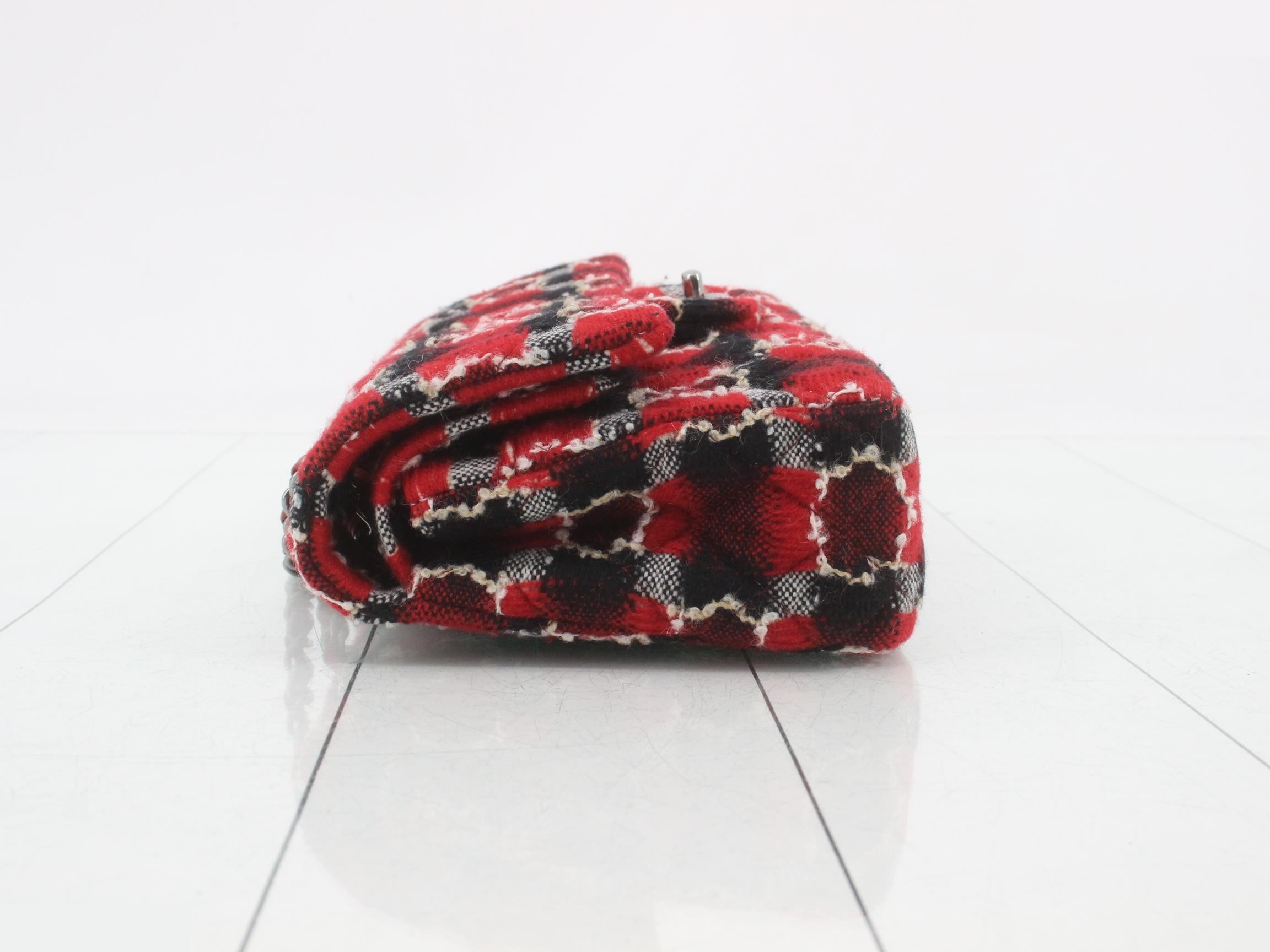 Double flap, double chain, tweed — view 4