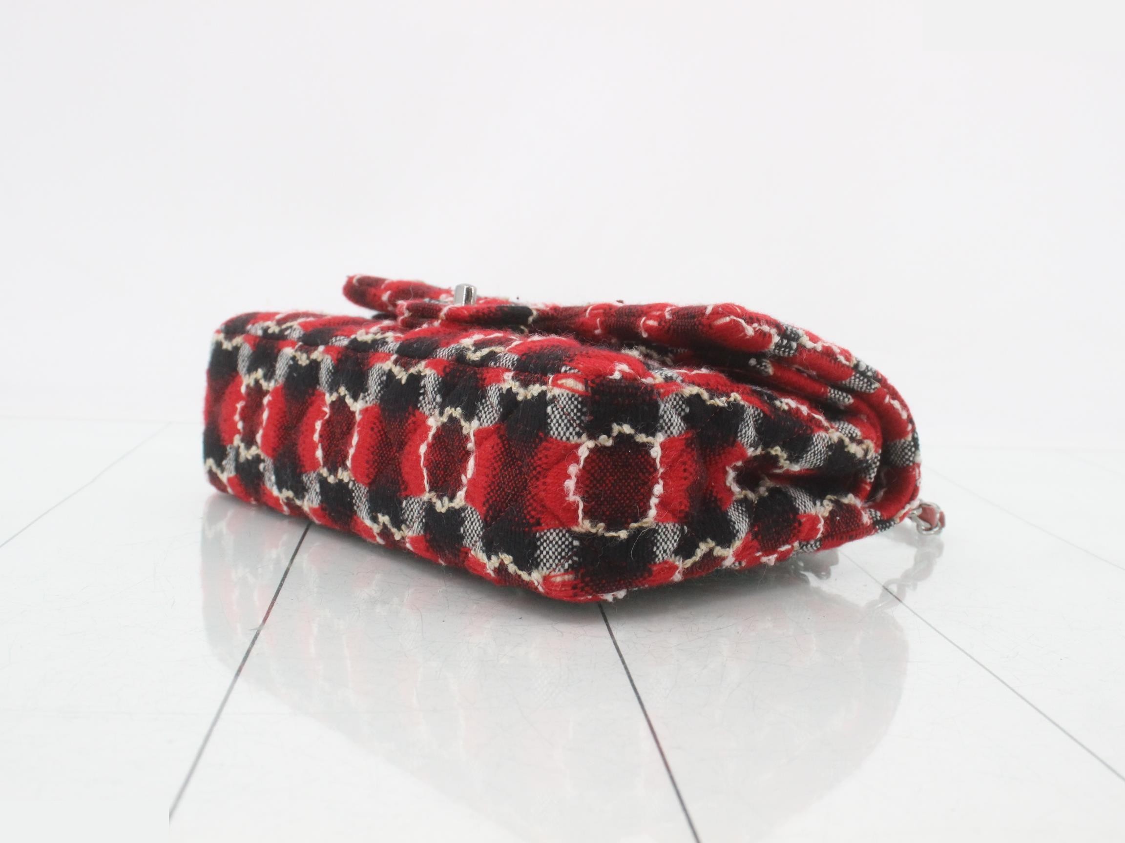 Double flap, double chain, tweed — view 6