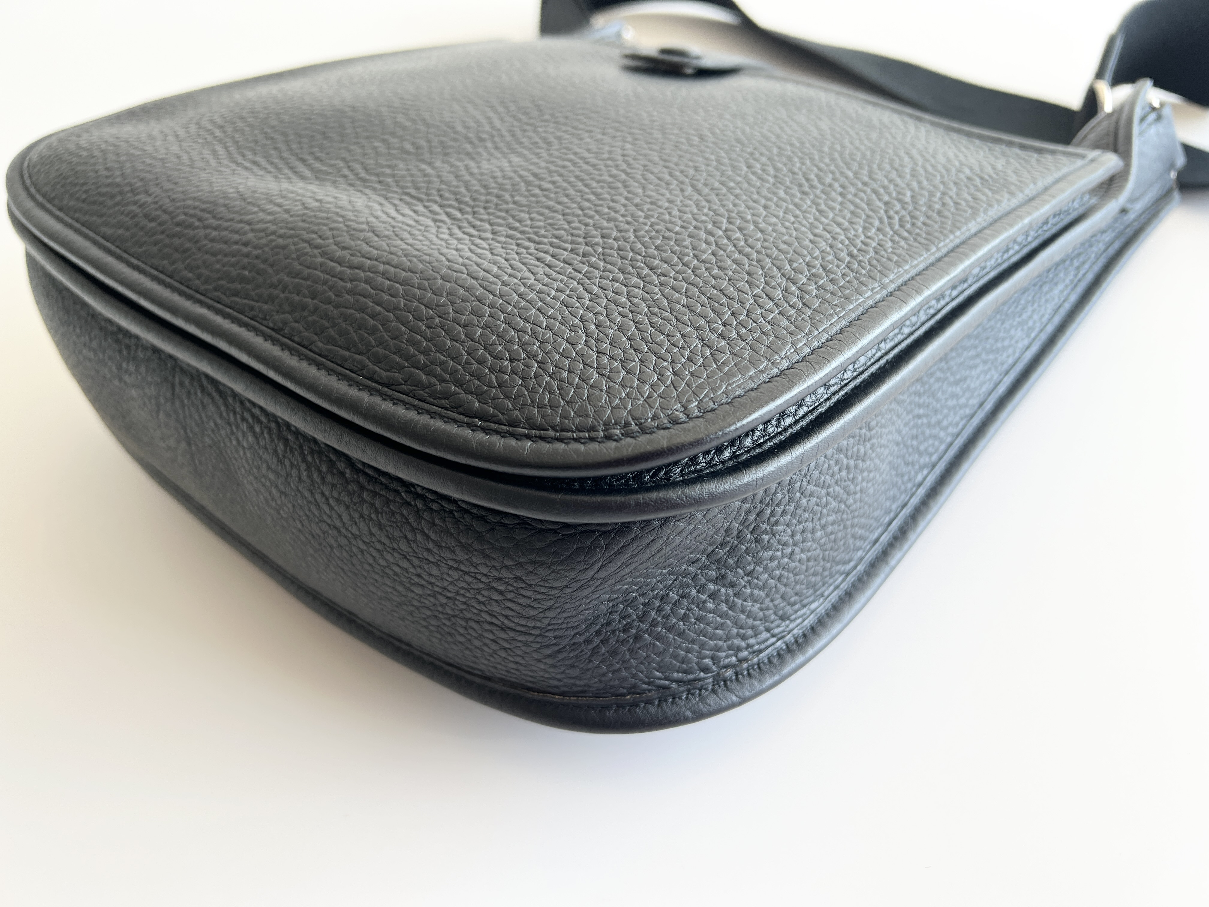 Evelyne 2 PM Taurillon Clemence Leather Shoulder Bag (One-Shoulder Bag) — view 12