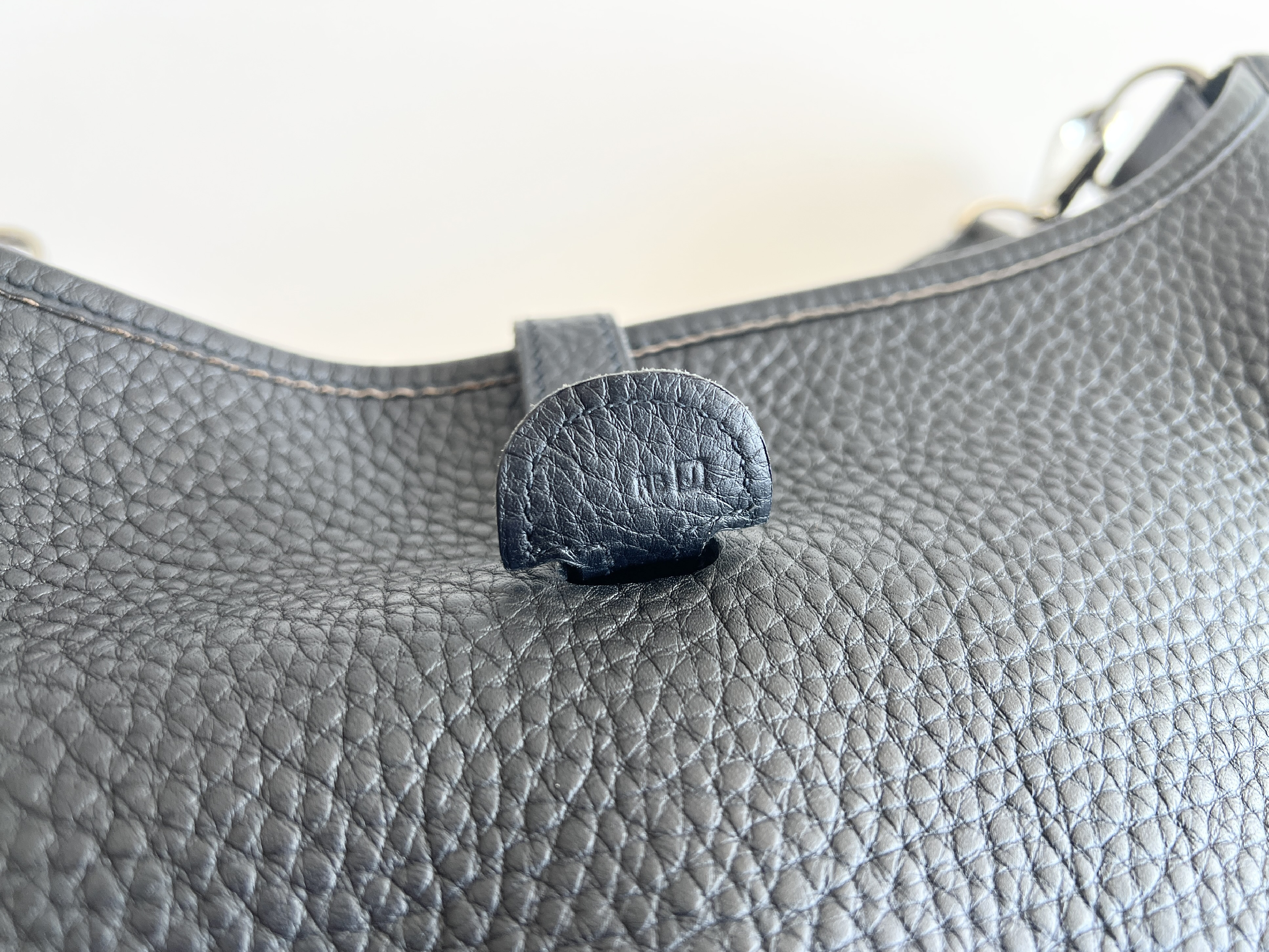 Evelyne 2 PM Taurillon Clemence Leather Shoulder Bag (One-Shoulder Bag) — view 4