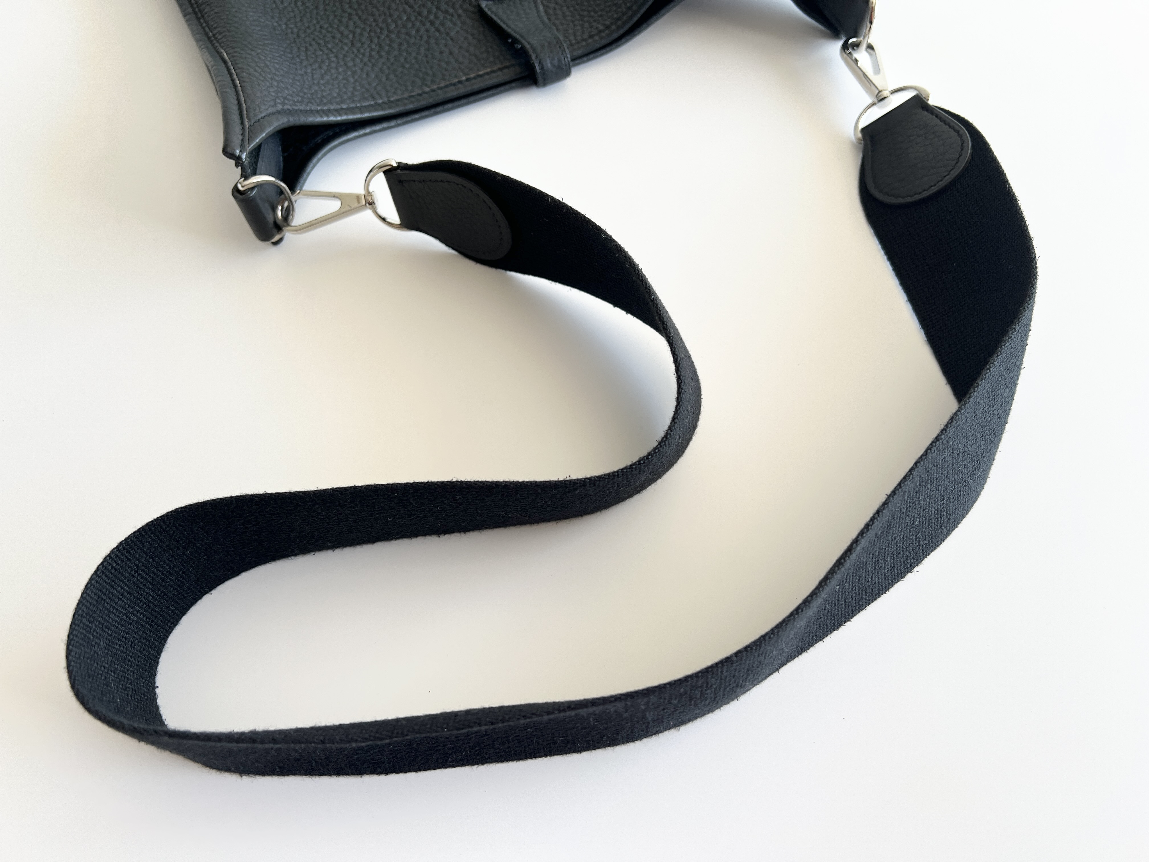 Evelyne 2 PM Taurillon Clemence Leather Shoulder Bag (One-Shoulder Bag) — view 5