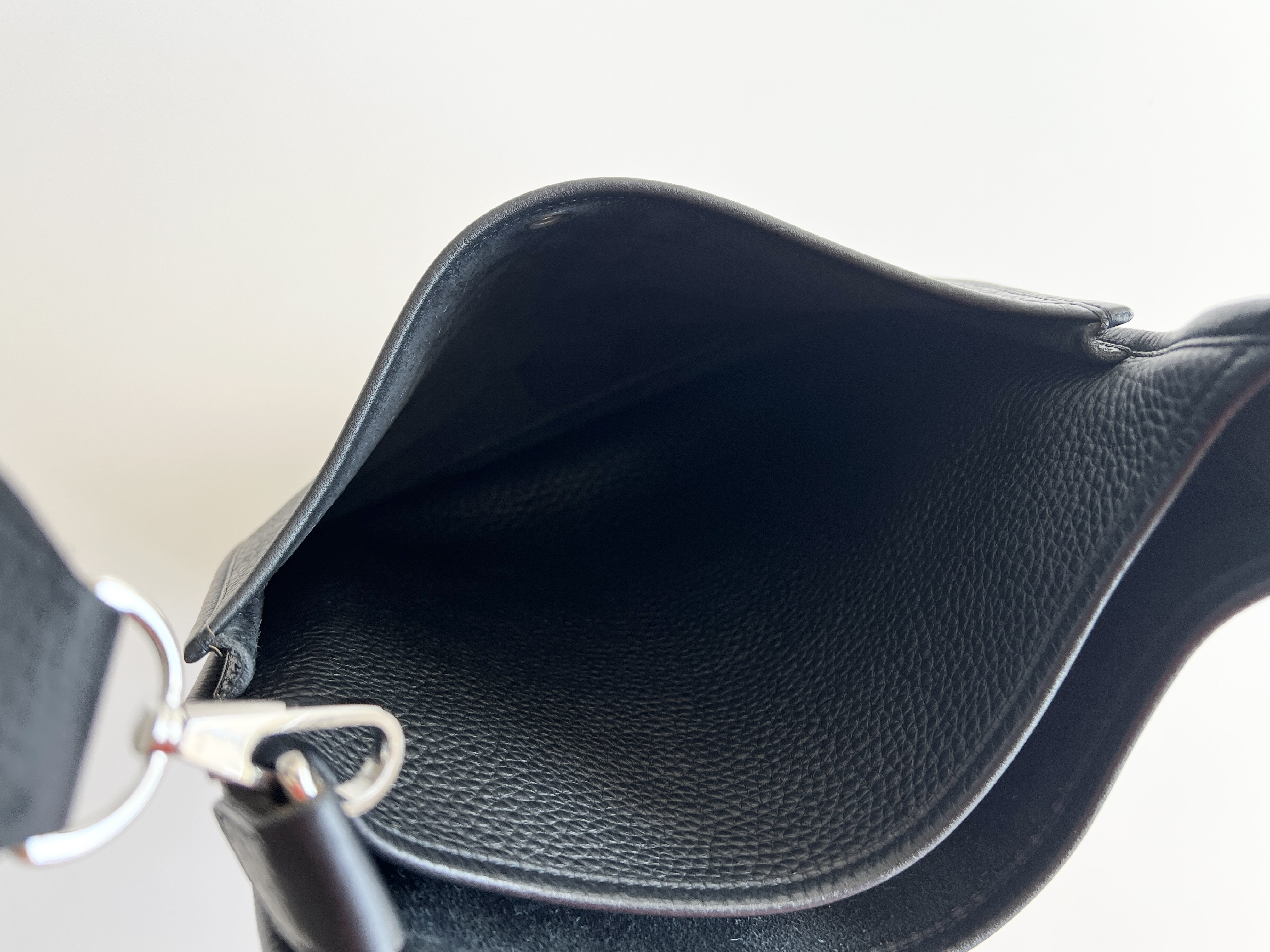 Evelyne 2 PM Taurillon Clemence Leather Shoulder Bag (One-Shoulder Bag) — view 8