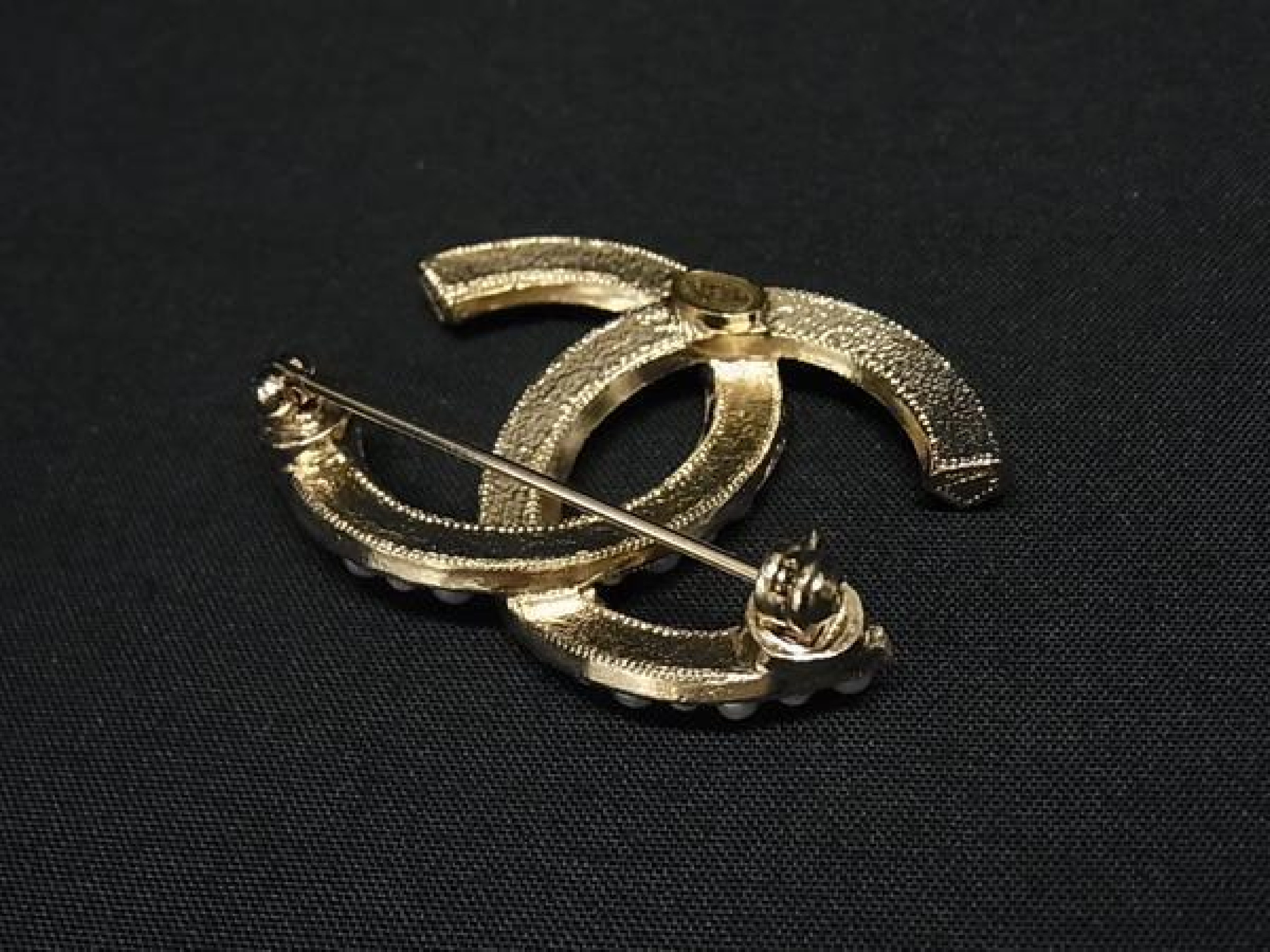 Coco Mark A19S Pearl Pin Brooch Pin Badge Accessory Gold Tone x Black Tone FY5445 Brooch — view 2
