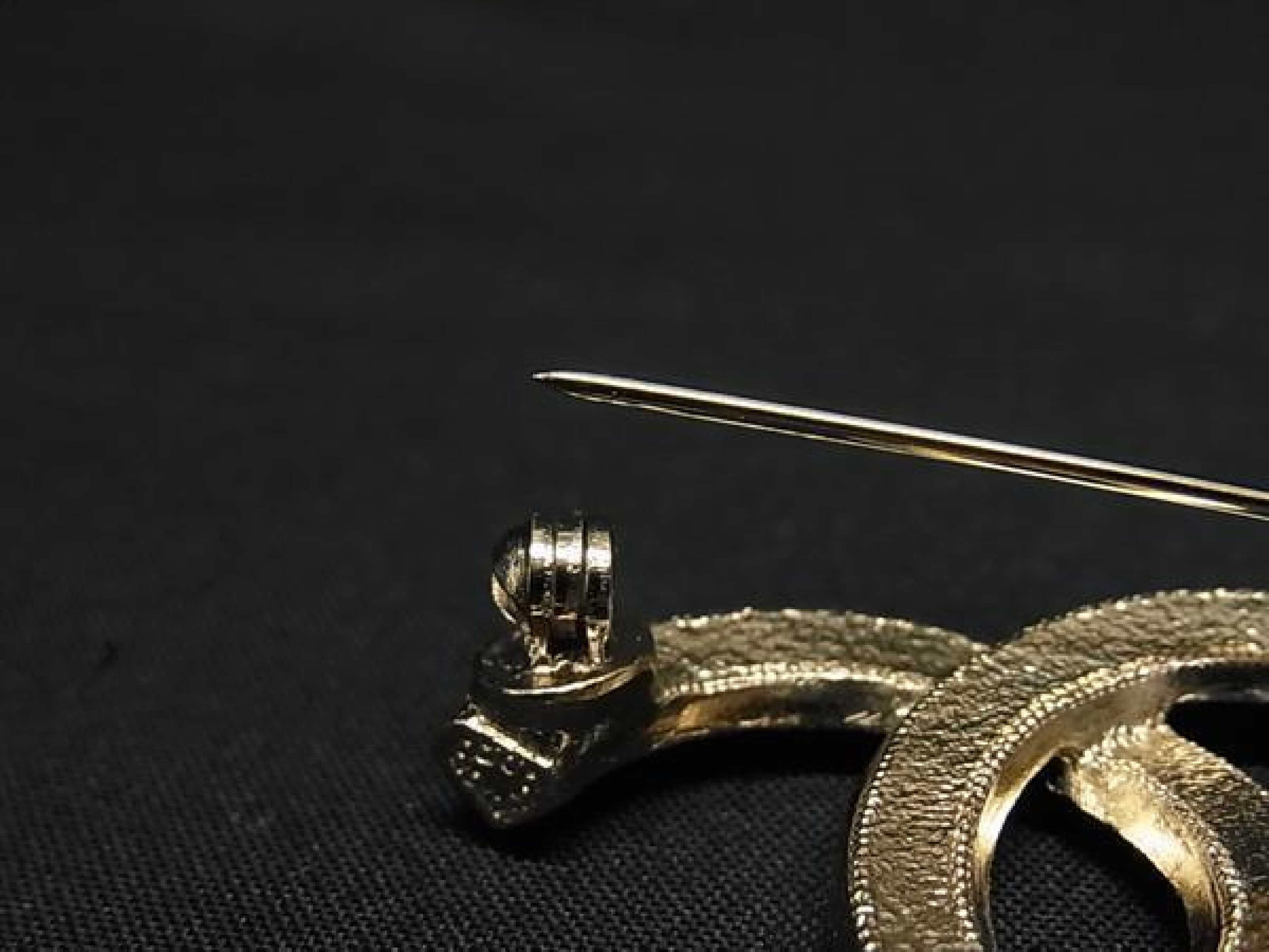 Coco Mark A19S Pearl Pin Brooch Pin Badge Accessory Gold Tone x Black Tone FY5445 Brooch — view 3