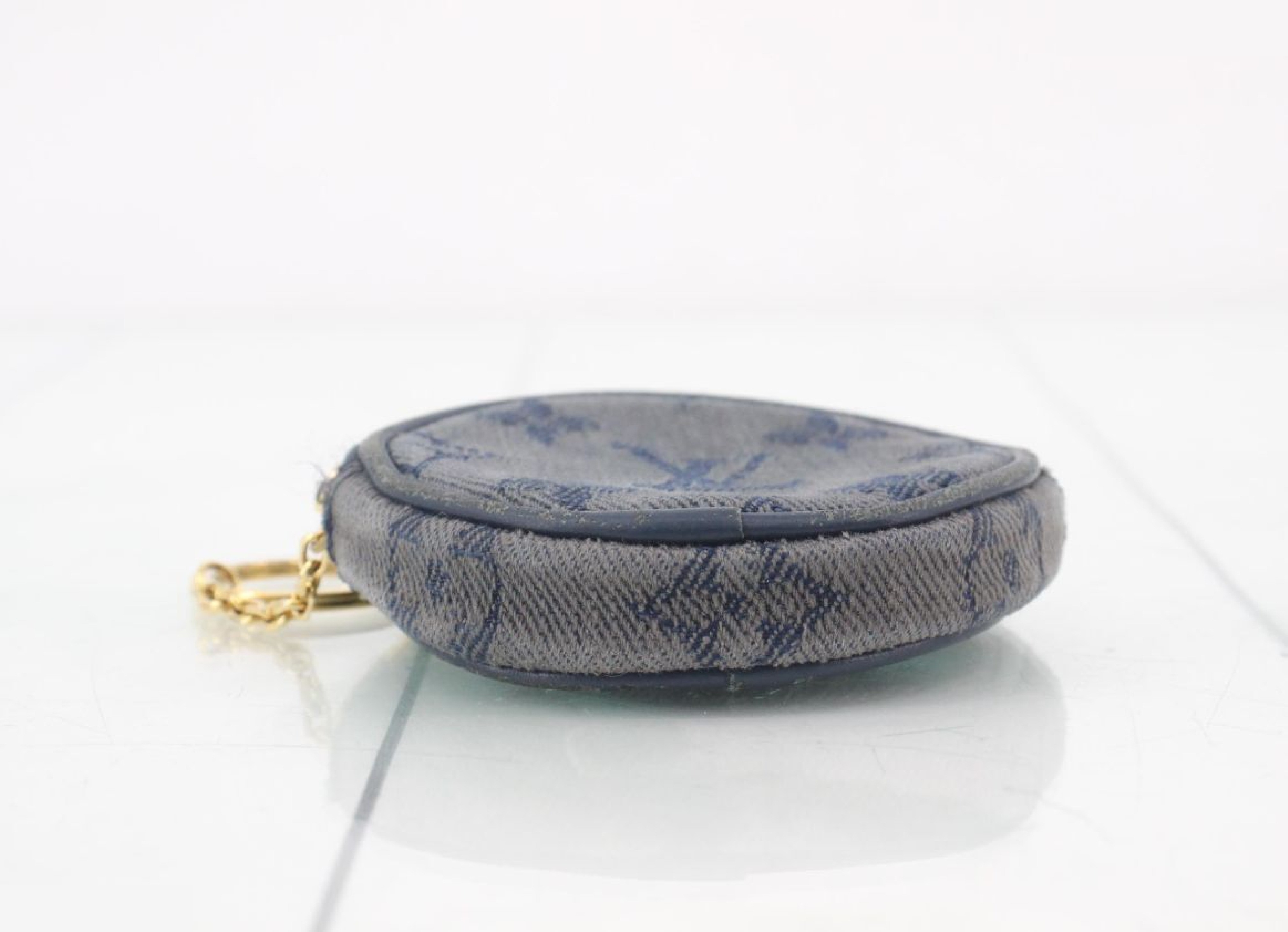 round pouch, with box and dust bag. — view 3