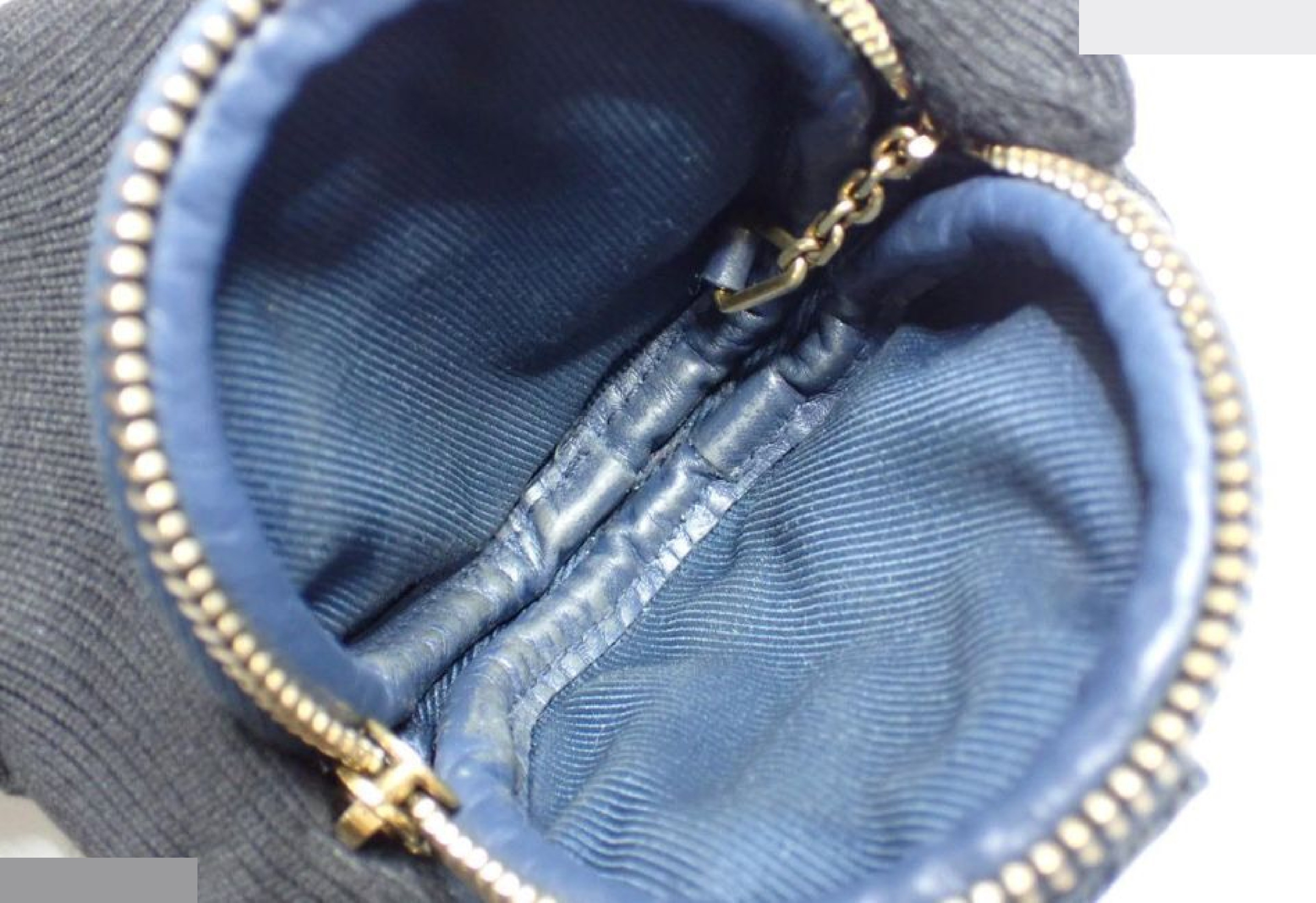 round pouch, with box and dust bag. — view 5