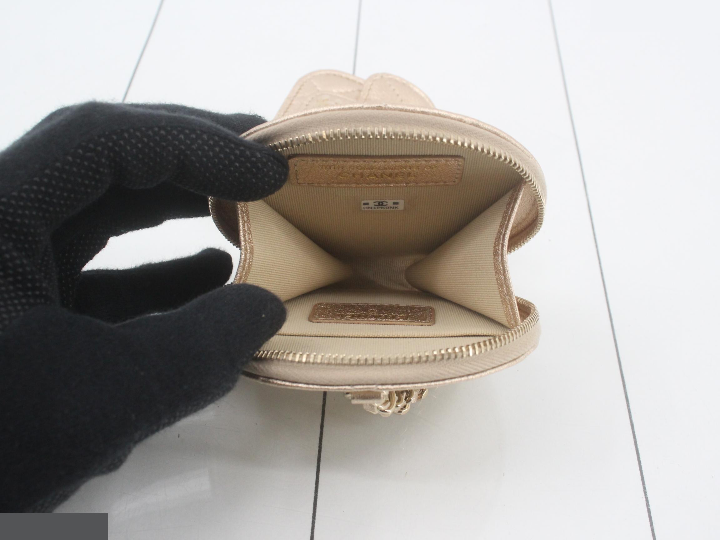 Matelassé coin case & iPod case, unused. — view 4