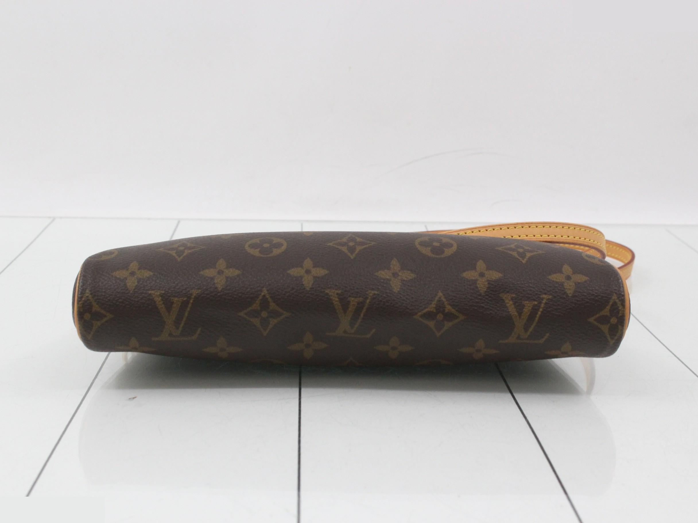 LV Louis Vuitton Eva Shoulder Bag — view 3
