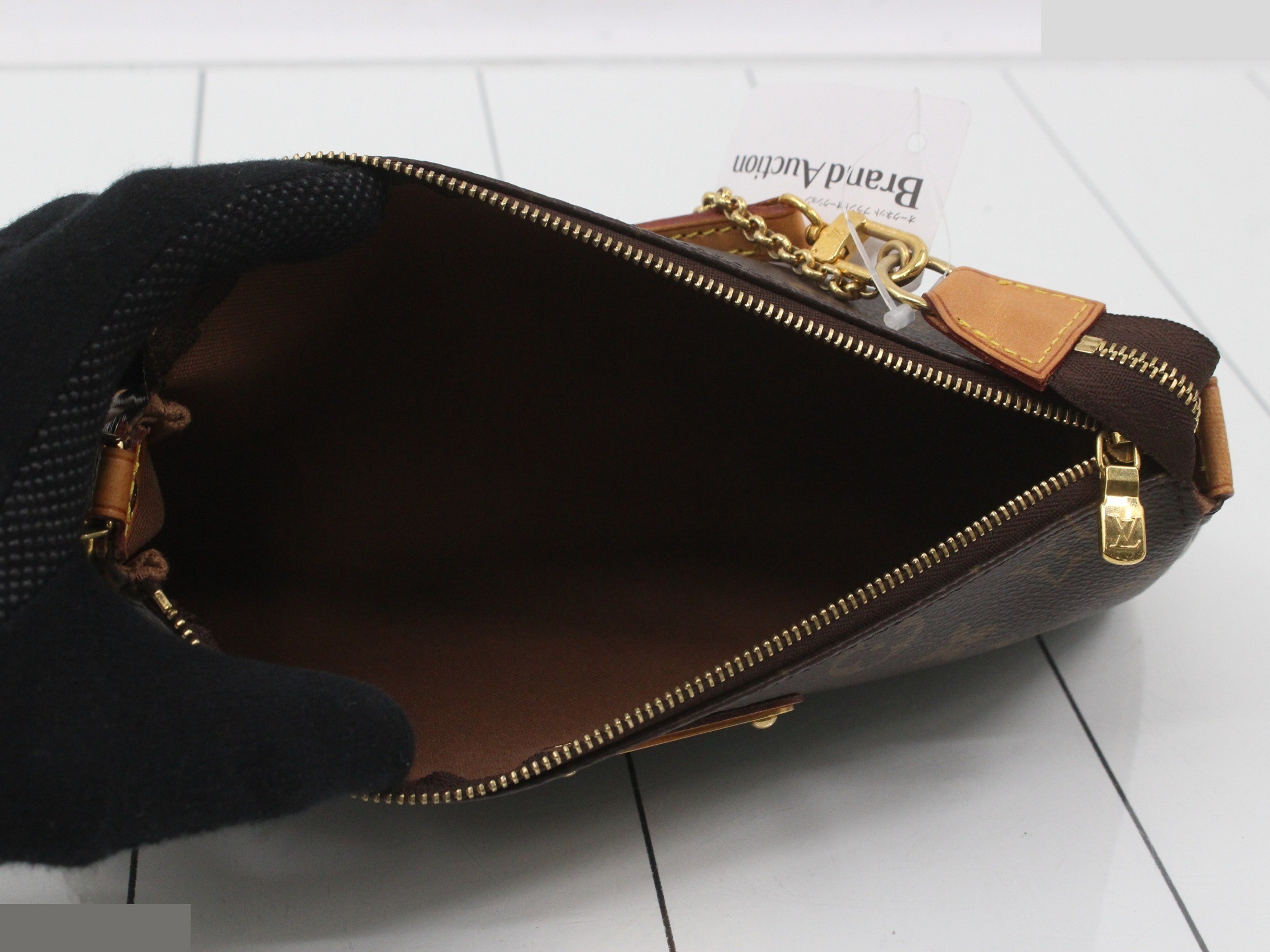 LV Louis Vuitton Eva Shoulder Bag — view 4