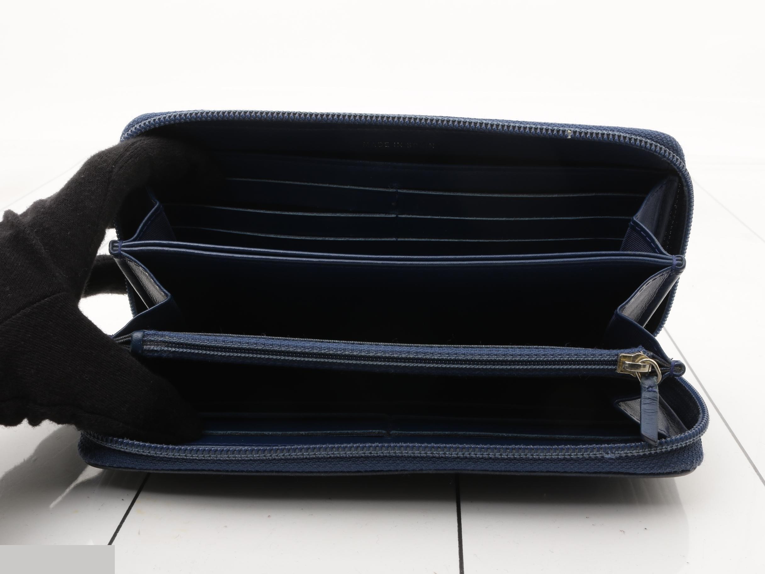 Caviar skin (bags) and wallets — view 4