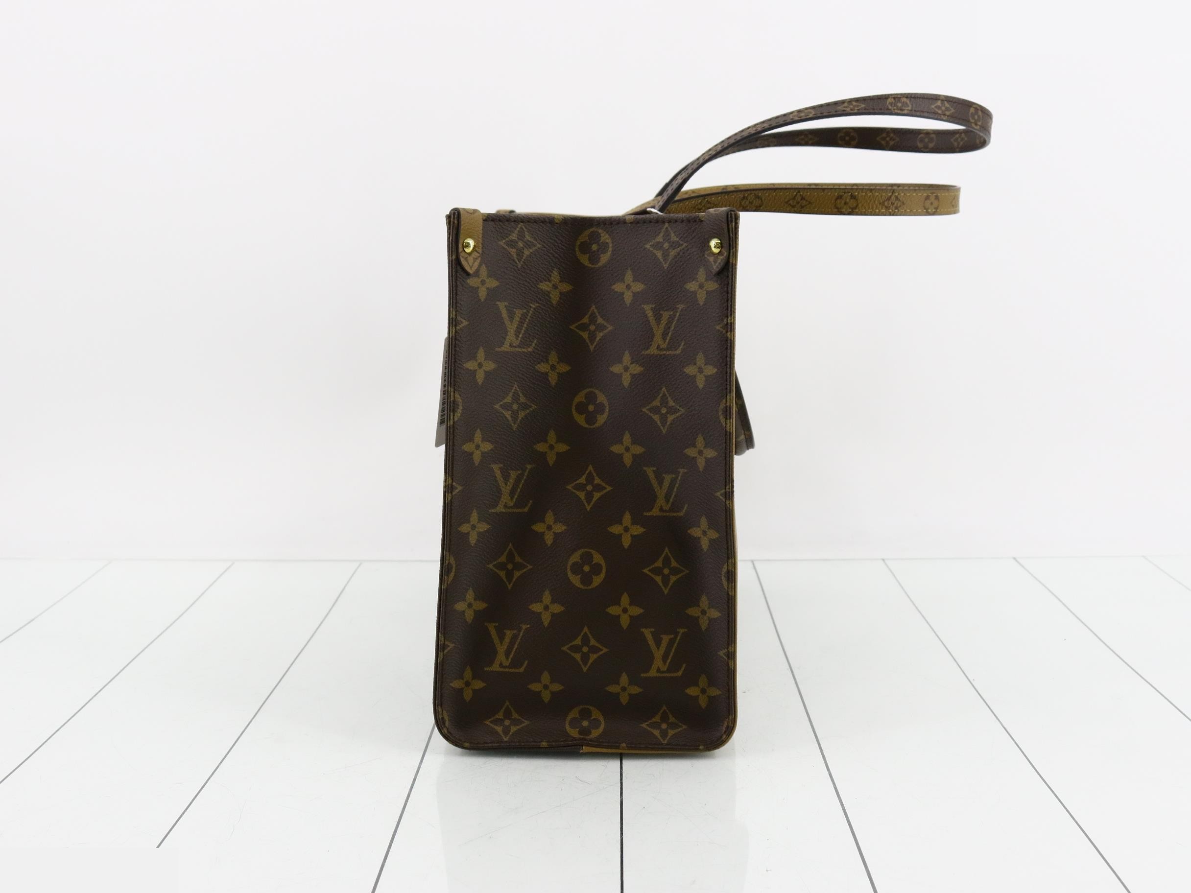 Monogram Giant Reverse OnTheGo MM 2-Way Tote Bag — view 3