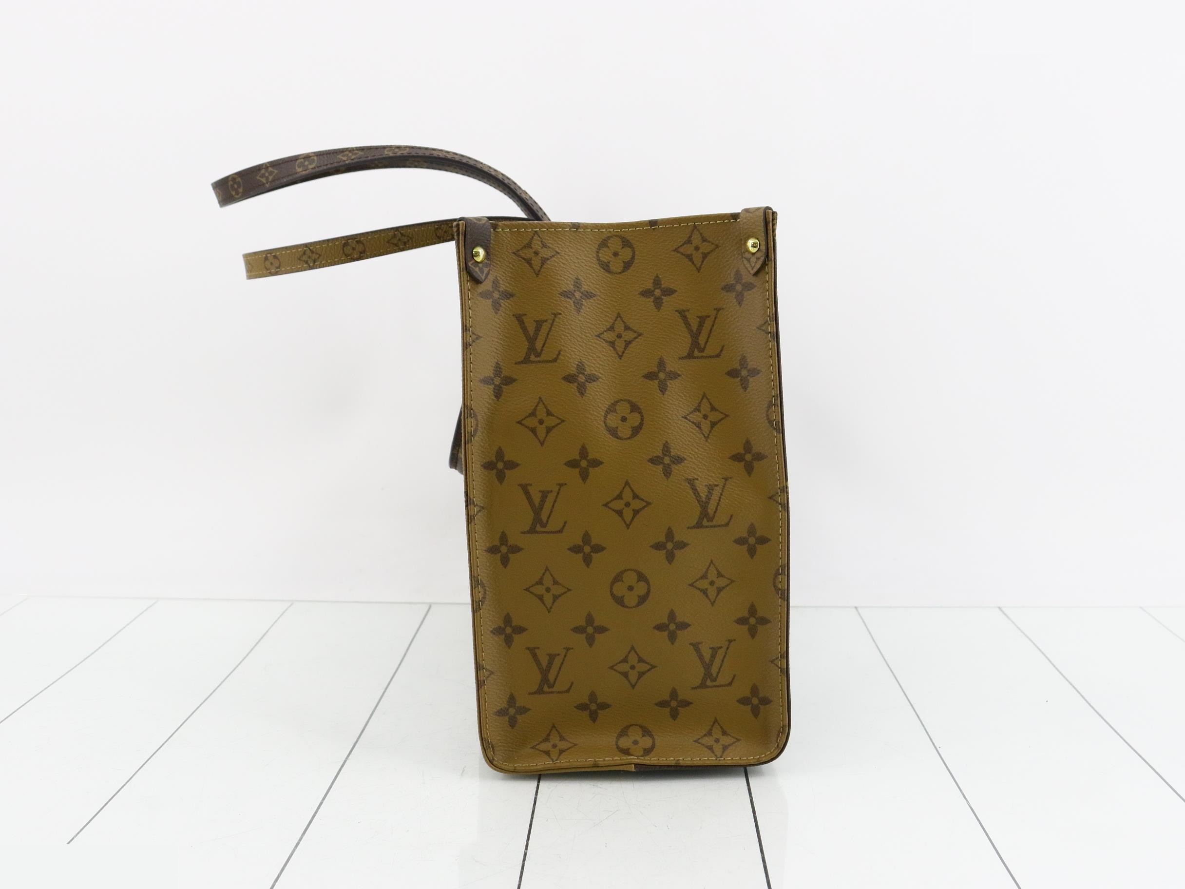 Monogram Giant Reverse OnTheGo MM 2-Way Tote Bag — view 4