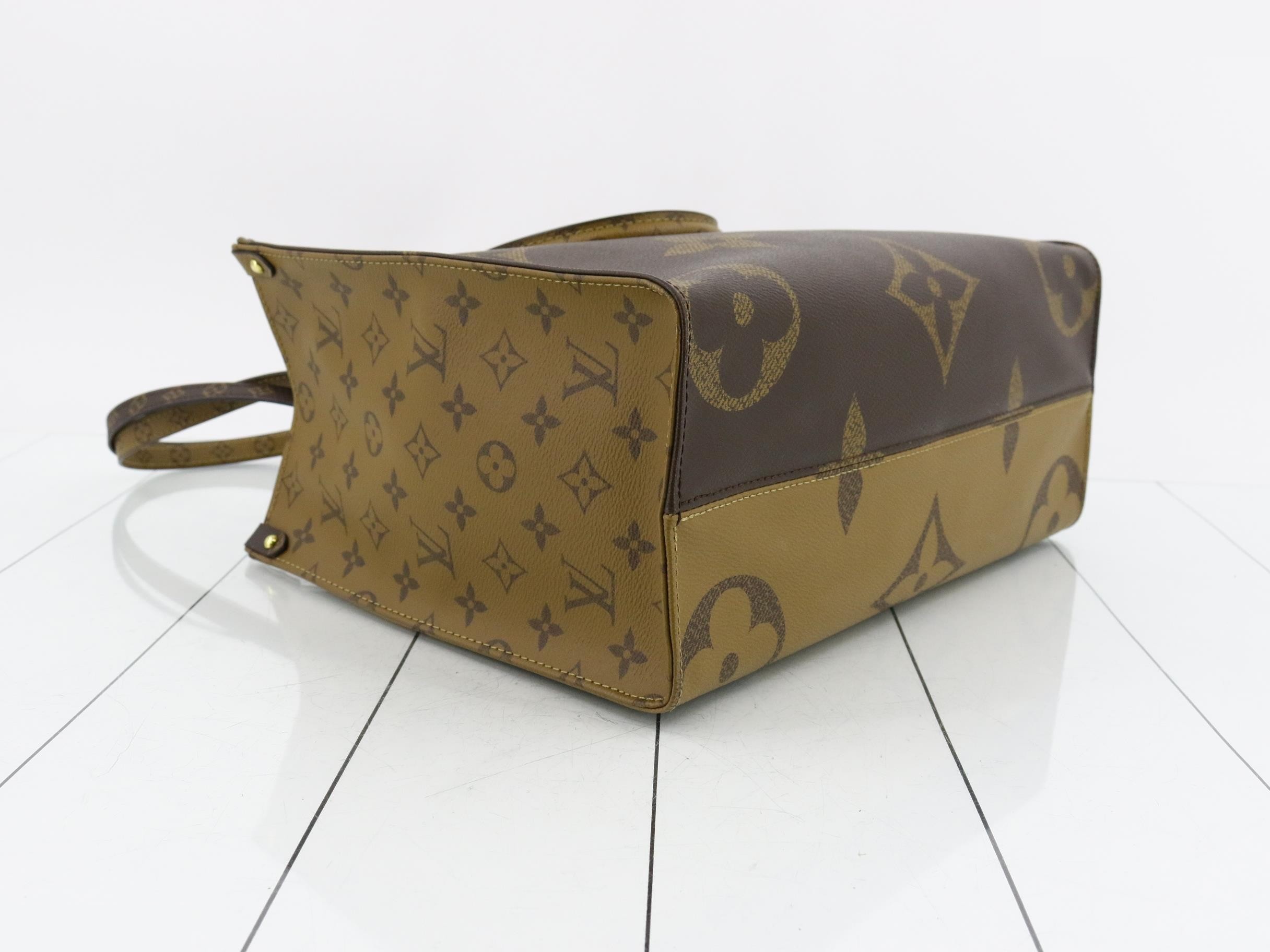 Monogram Giant Reverse OnTheGo MM 2-Way Tote Bag — view 5
