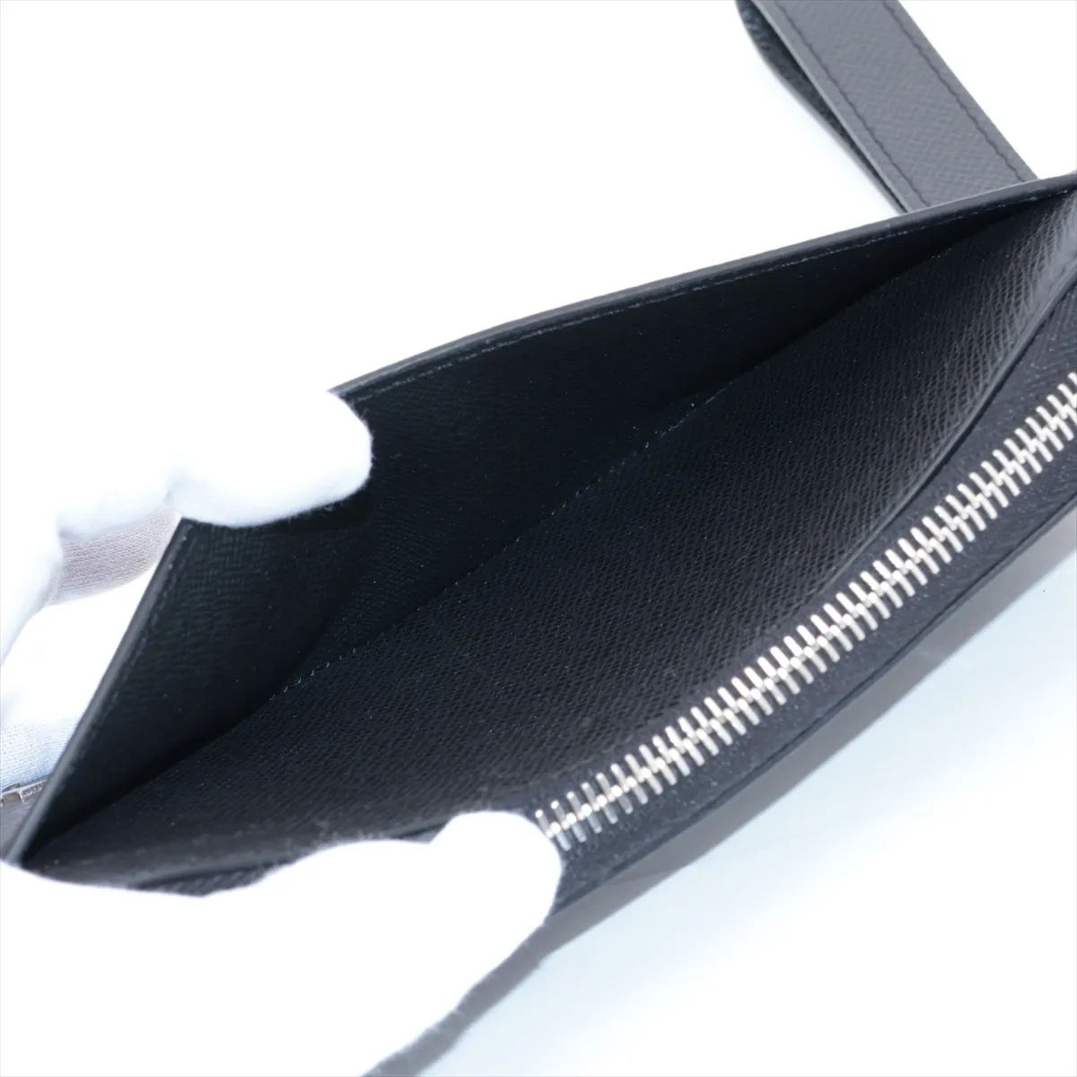 Taiga Zippy Dragonne M69409 Black Round Zip Wallet RFID Reactive — view 3