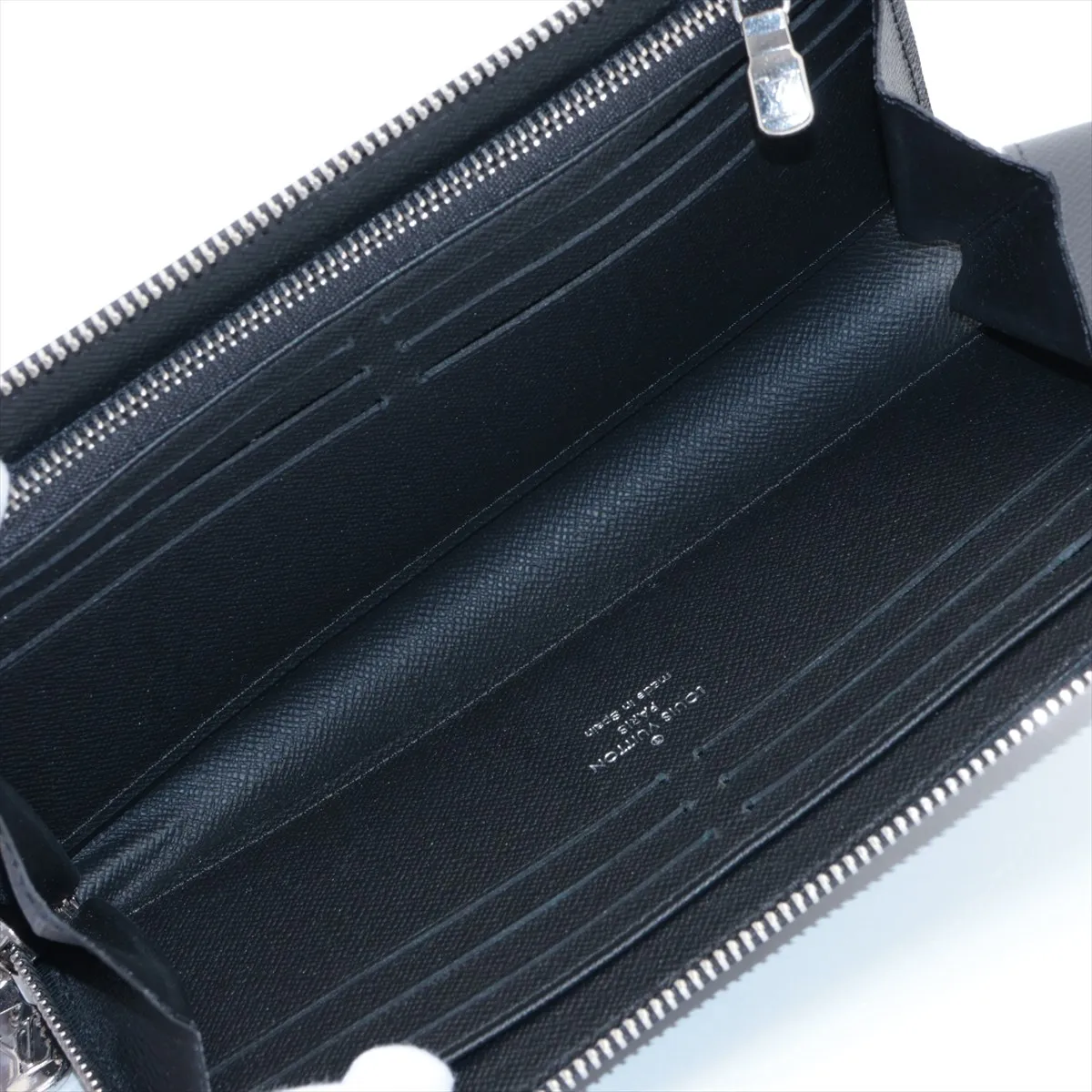 Taiga Zippy Dragonne M69409 Black Round Zip Wallet RFID Reactive — view 4