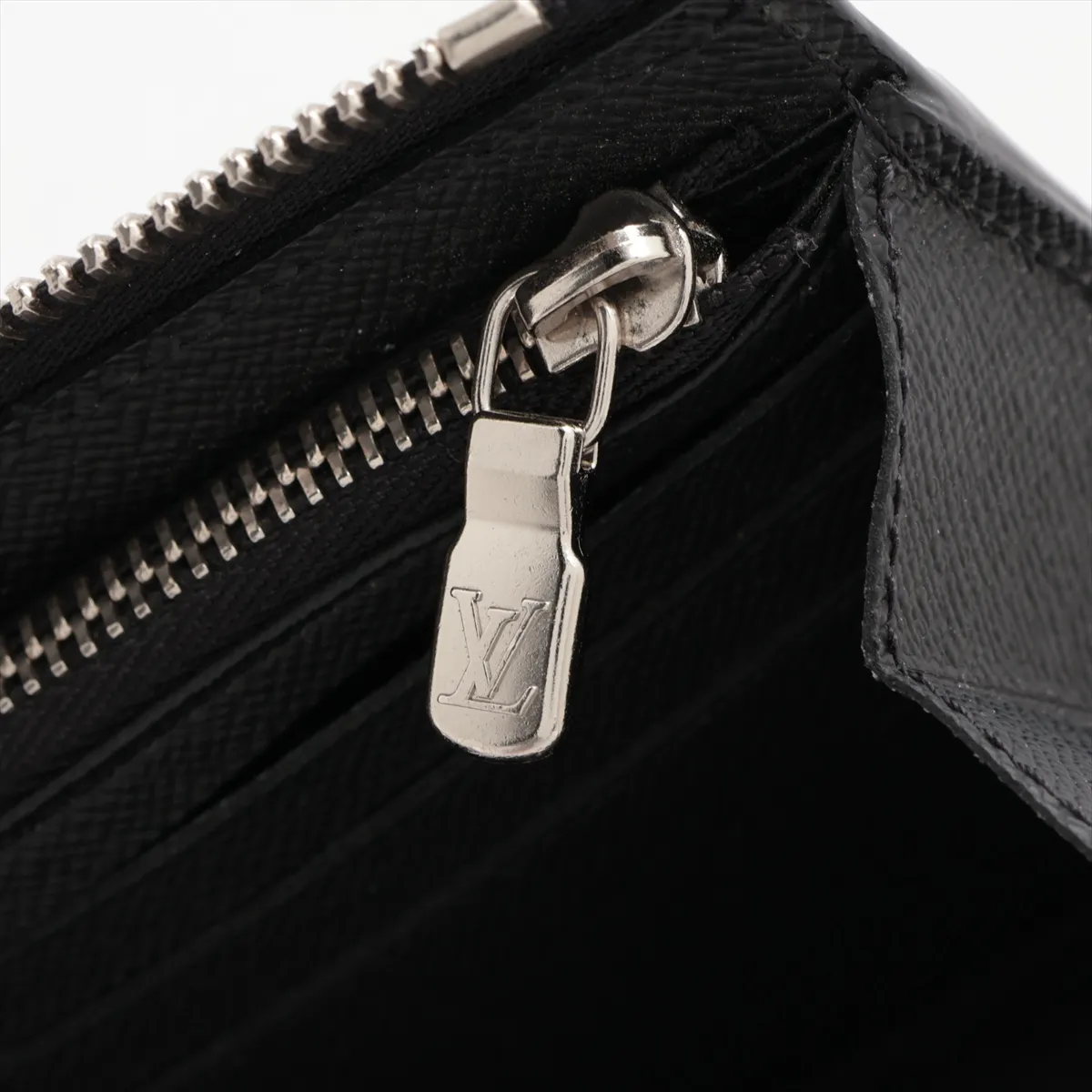 Taiga Zippy Dragonne M69409 Black Round Zip Wallet RFID Reactive — view 8
