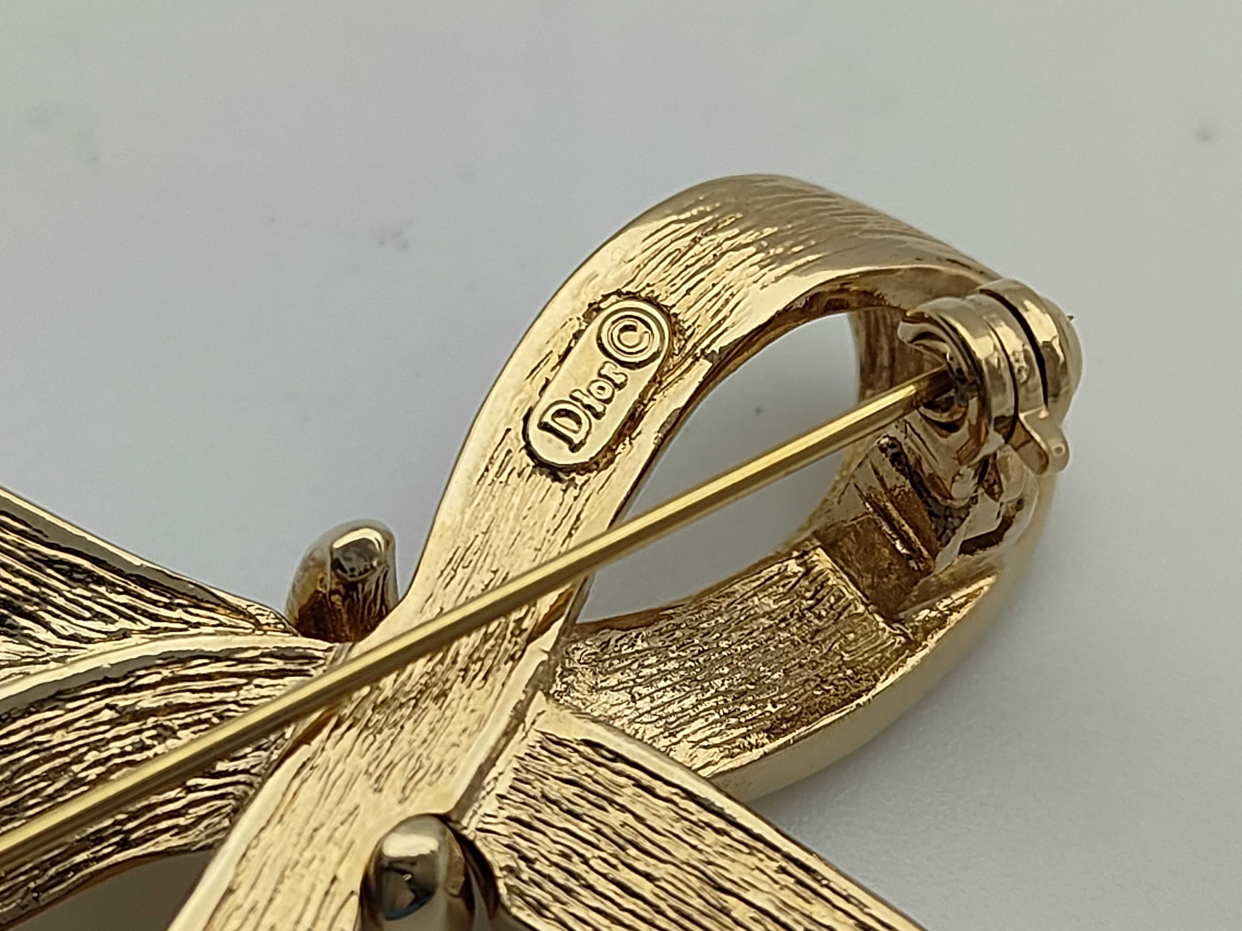 Christian Rhinestone Ribbon Brooch Gold Brooch — view 6