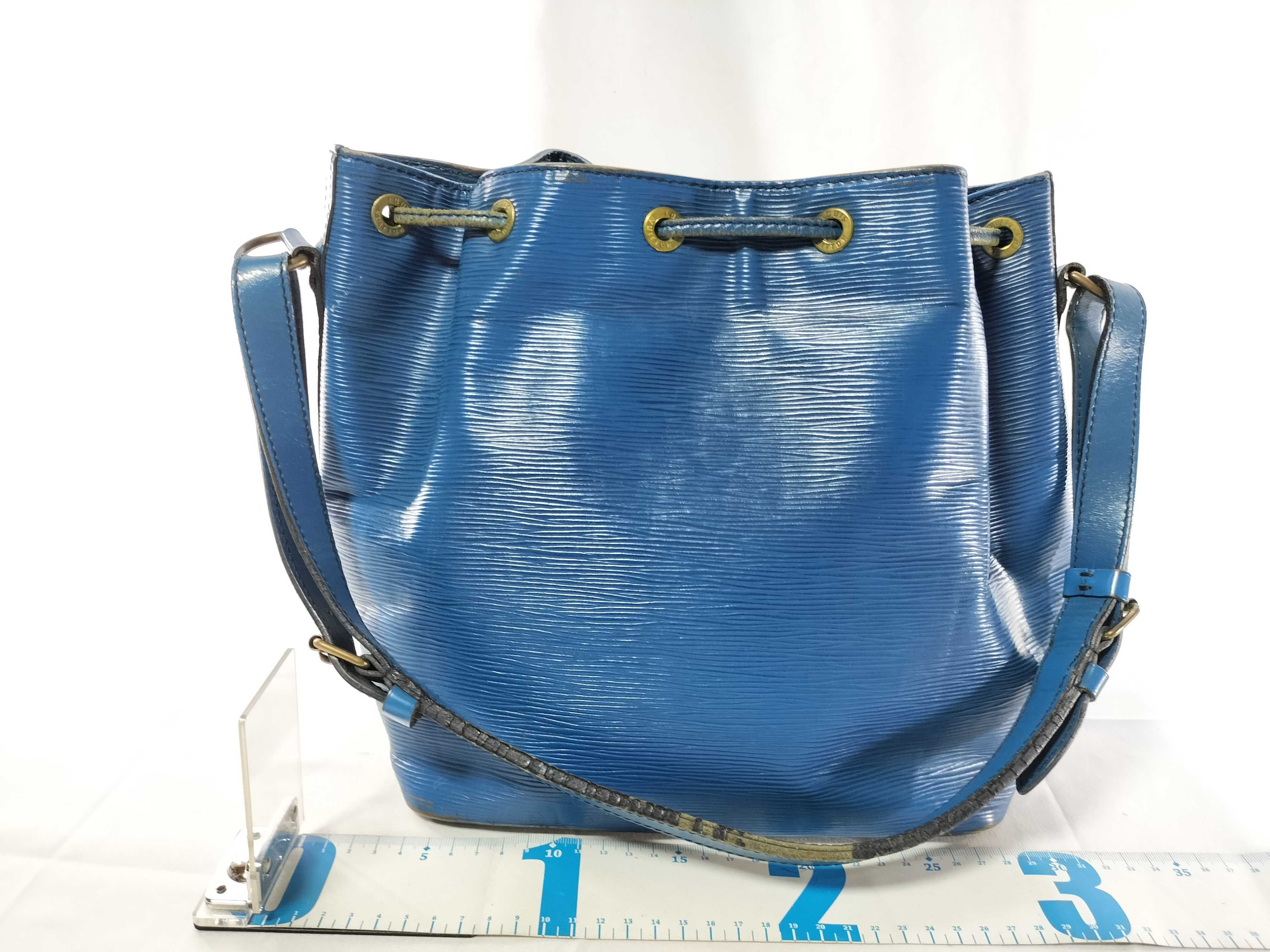 Epi M44005 Noé Blue Shoulder Bag — view 2