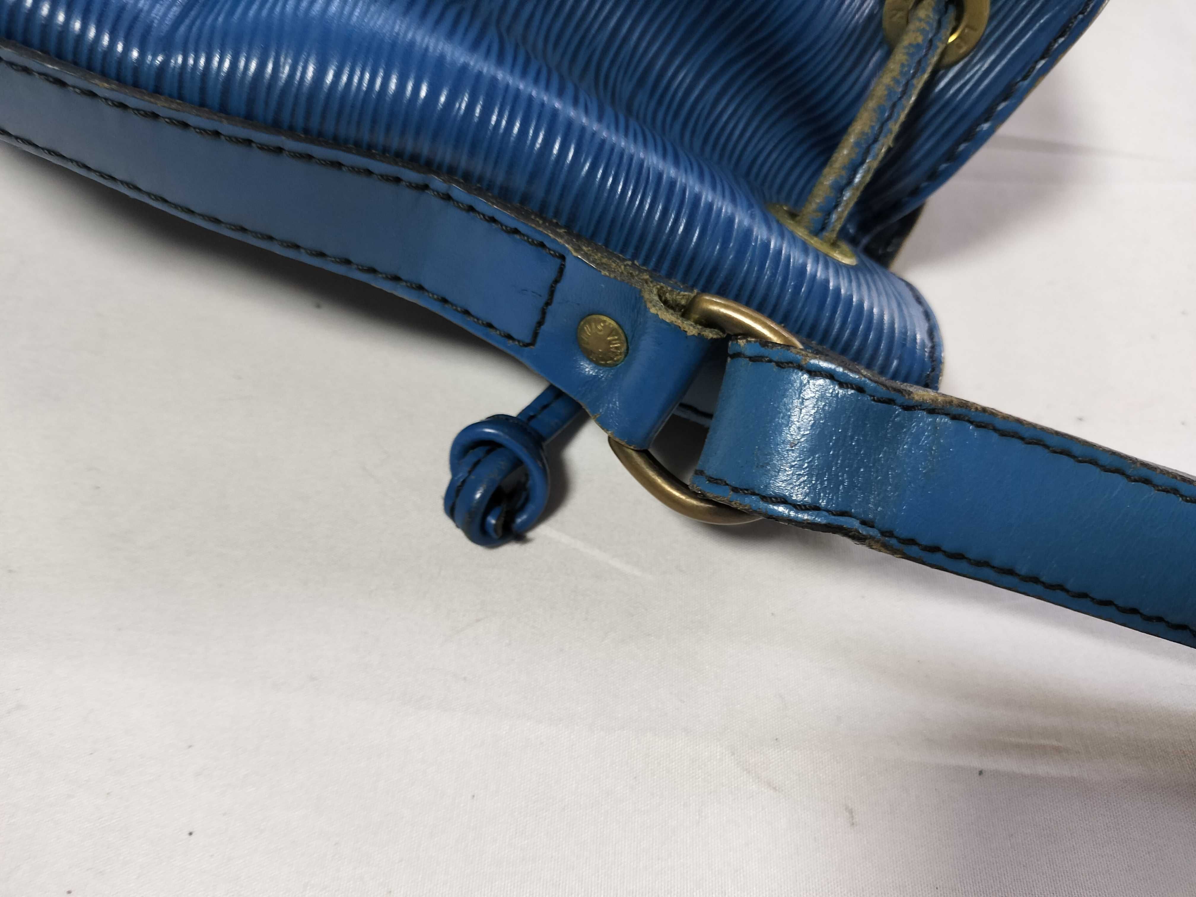 Epi M44005 Noé Blue Shoulder Bag — view 5