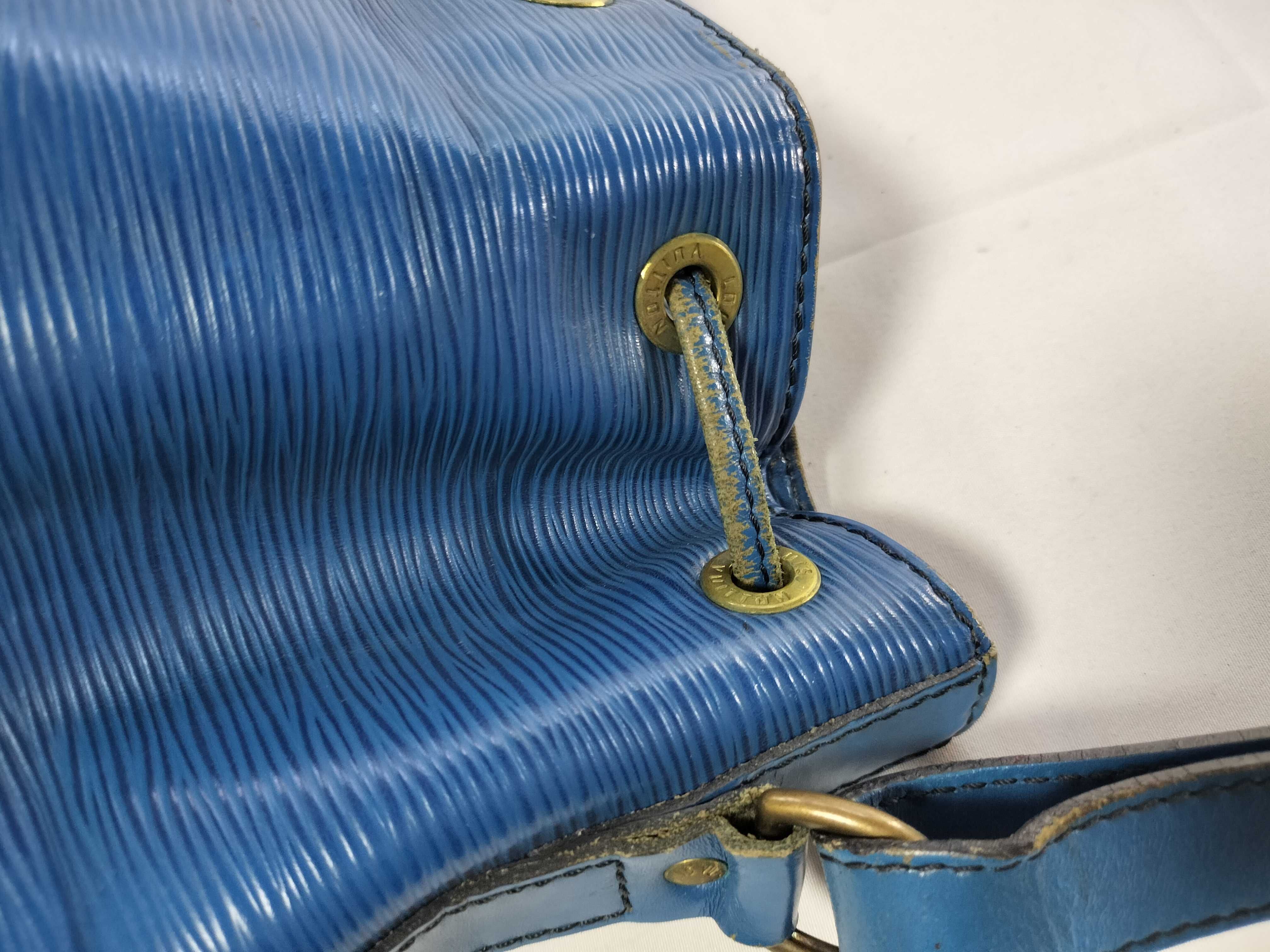 Epi M44005 Noé Blue Shoulder Bag — view 6