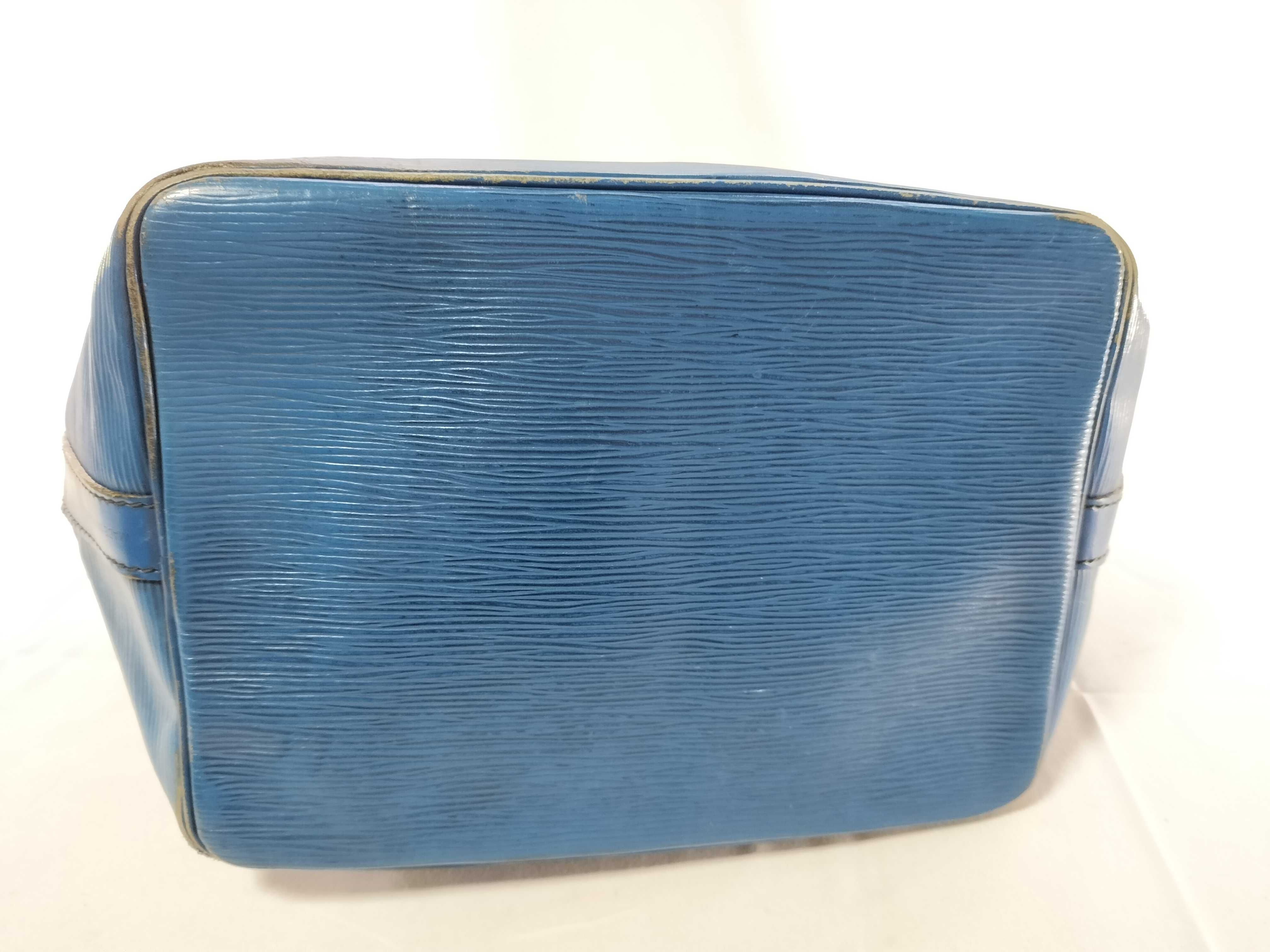 Epi M44005 Noé Blue Shoulder Bag — view 8