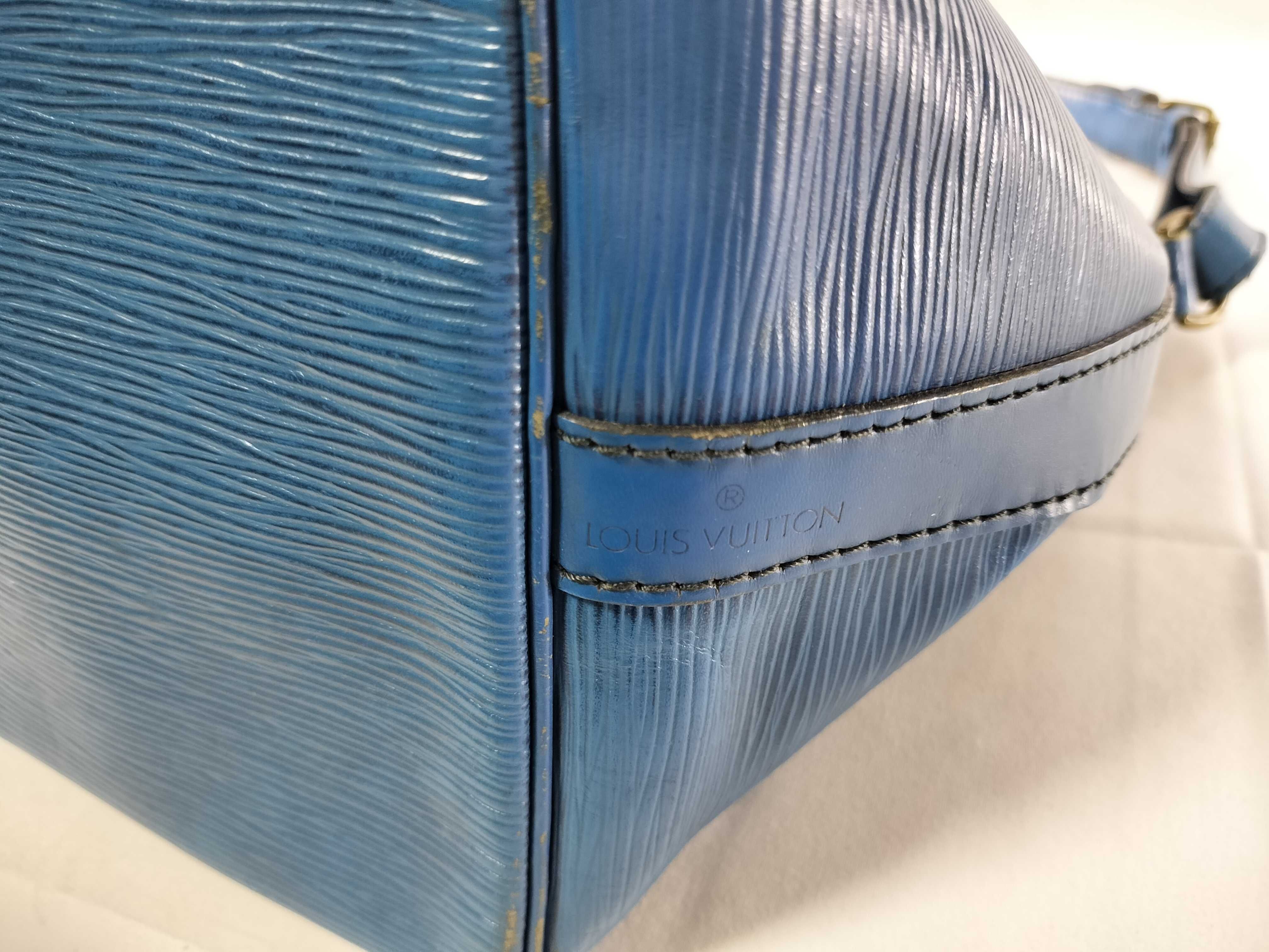Epi M44005 Noé Blue Shoulder Bag — view 9