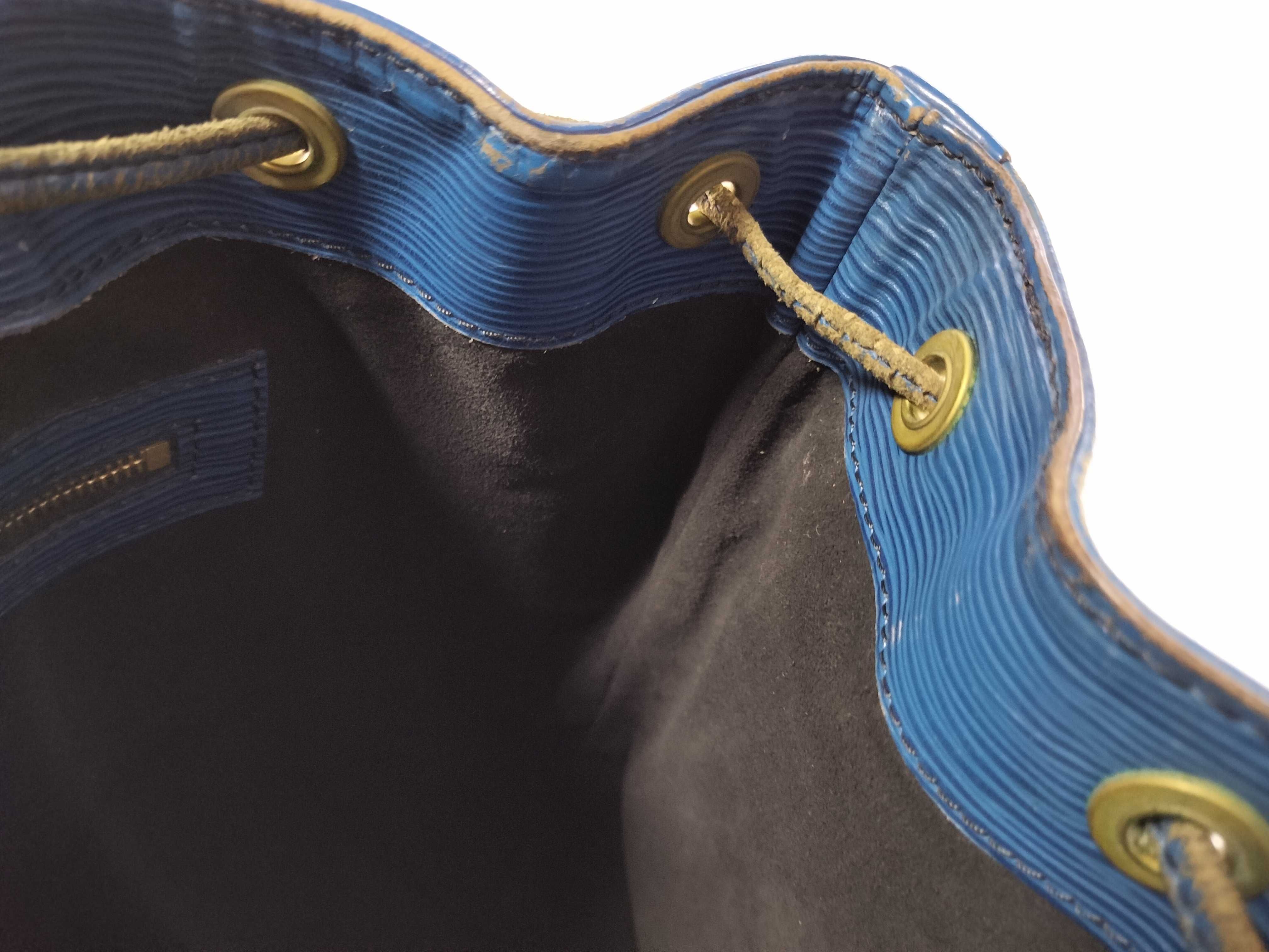 Epi M44005 Noé Blue Shoulder Bag — view 10