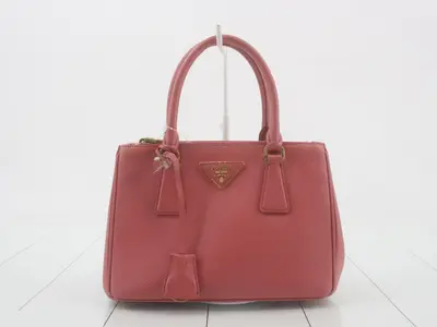 Galleria Triangle Plate Handbag Pink