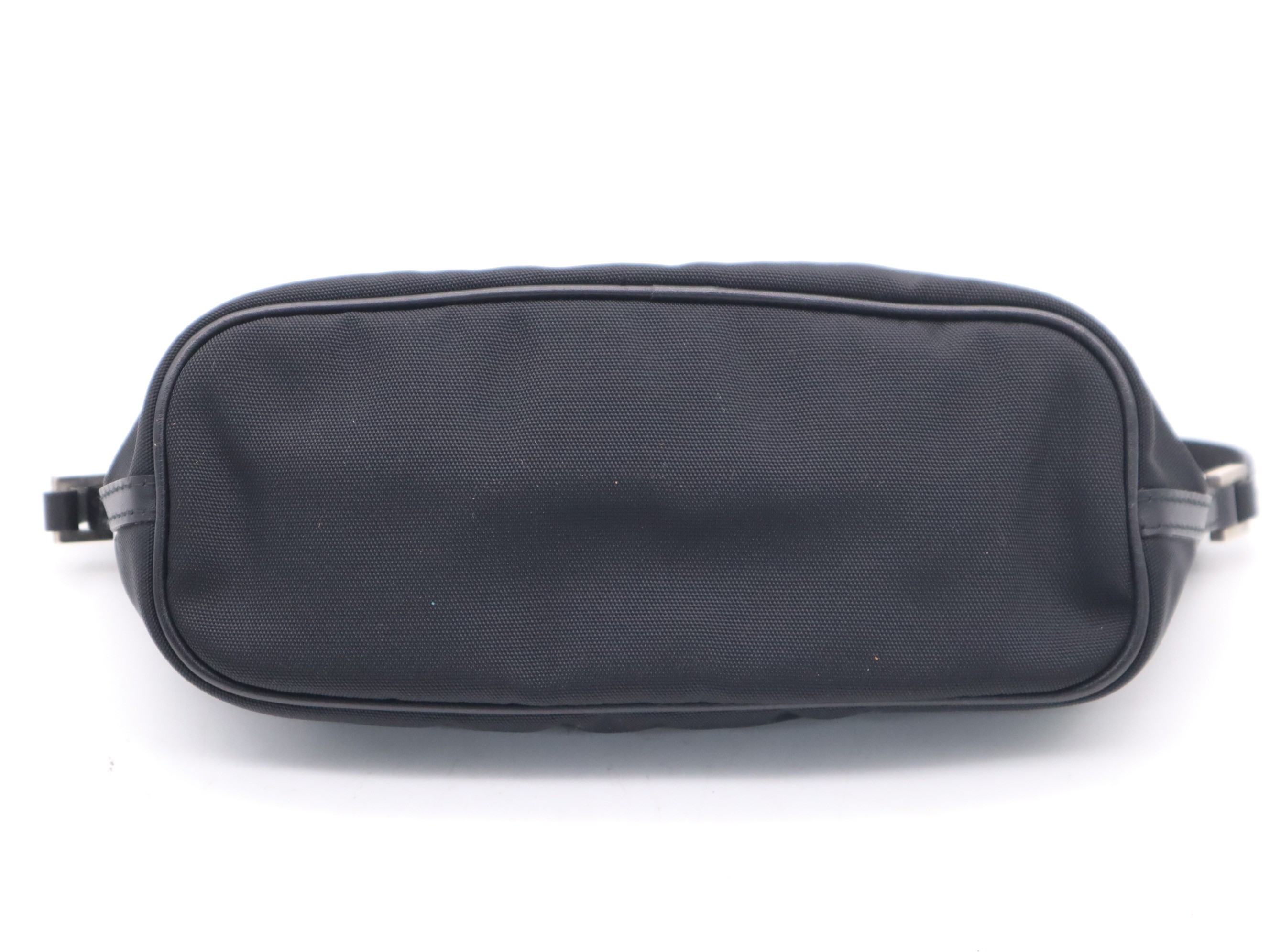 GG Canvas Handbag Accessory Pouch - Black — view 4