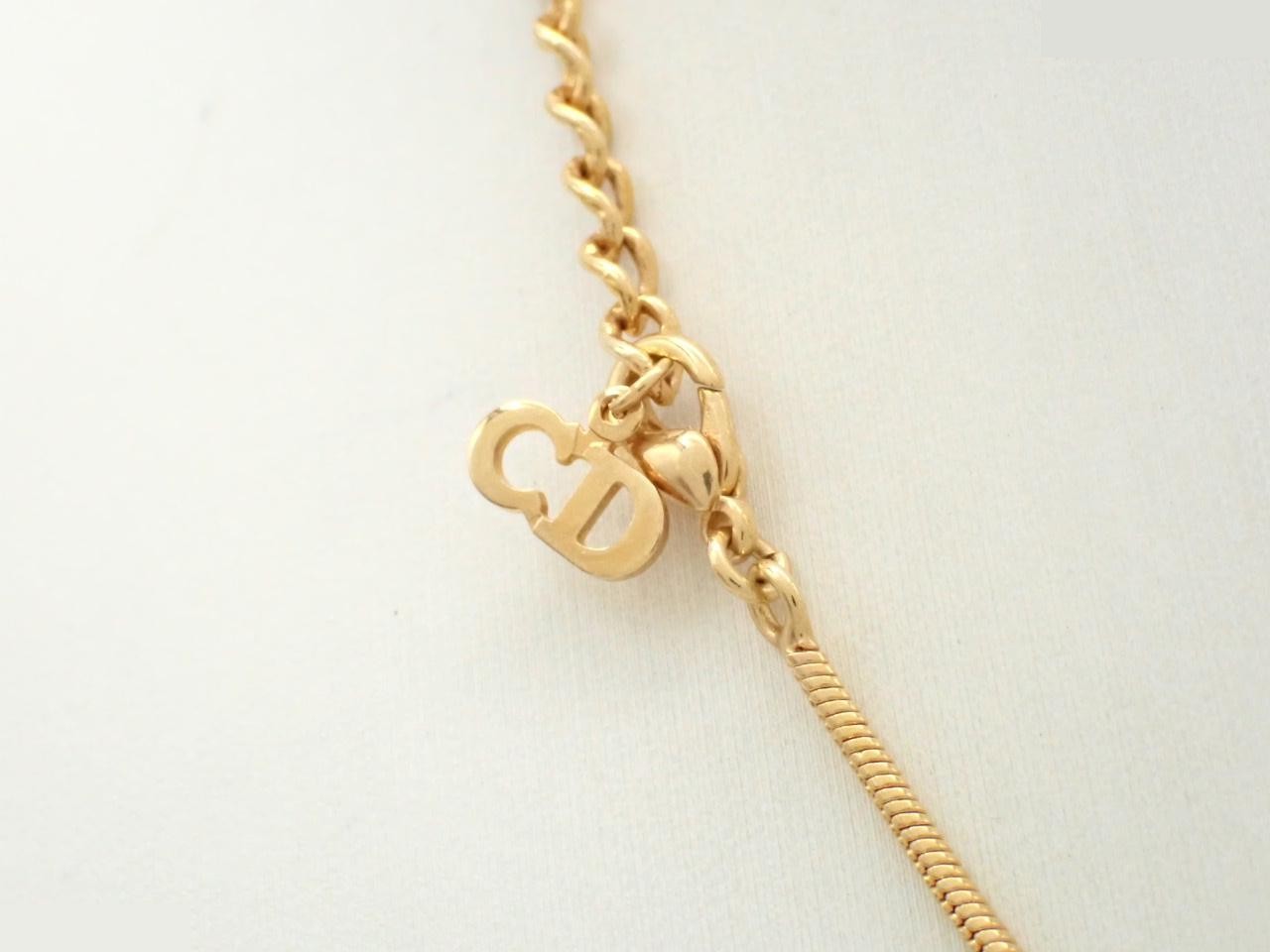 D logo gold necklace, with box, neck circumference approximately 42cm. — view 2