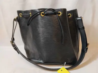 Epi Noe Shoulder Bag