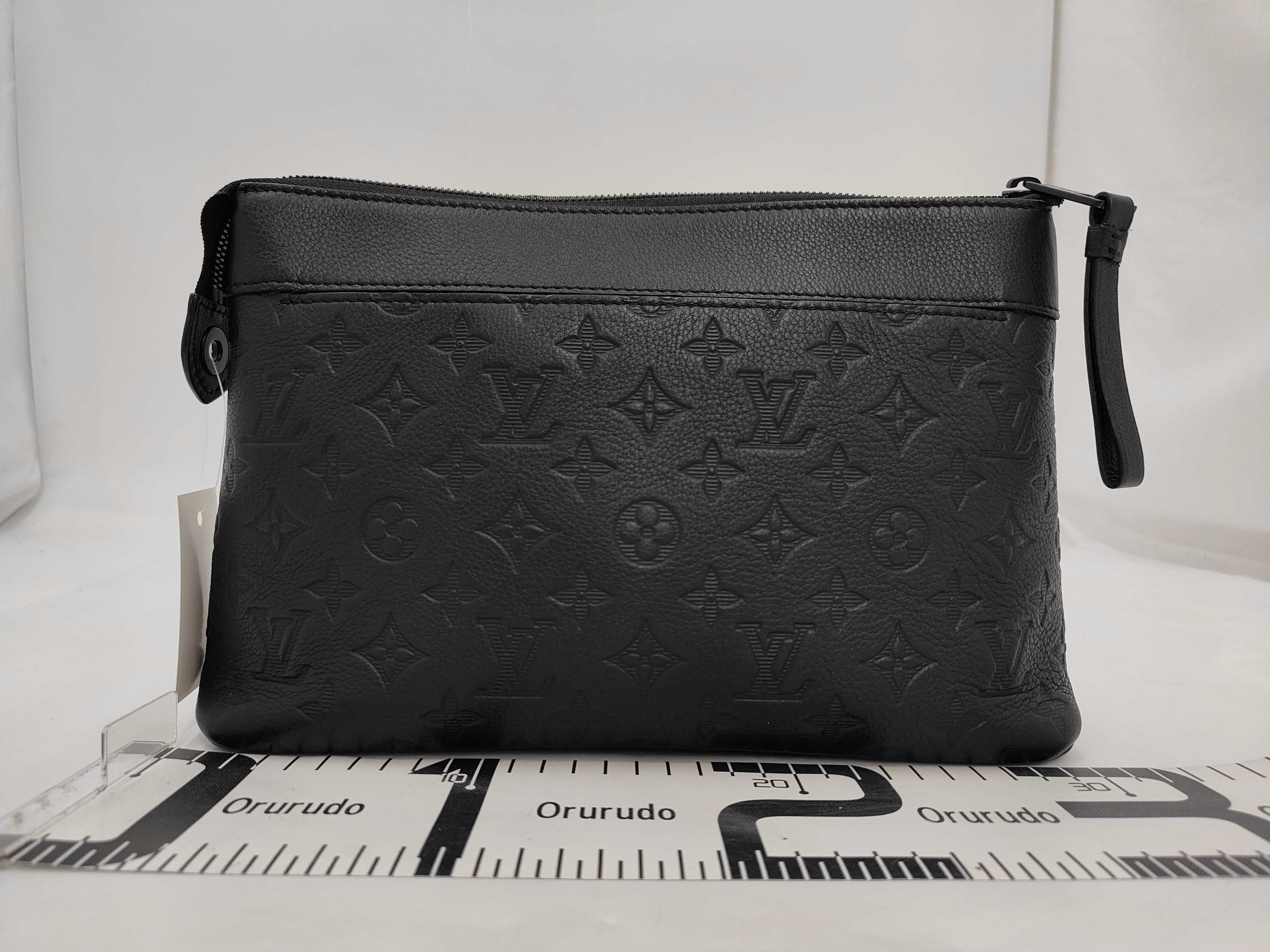Monogram Shadow Pochette Voyage Souple M8254 Clutch Bag — view 2