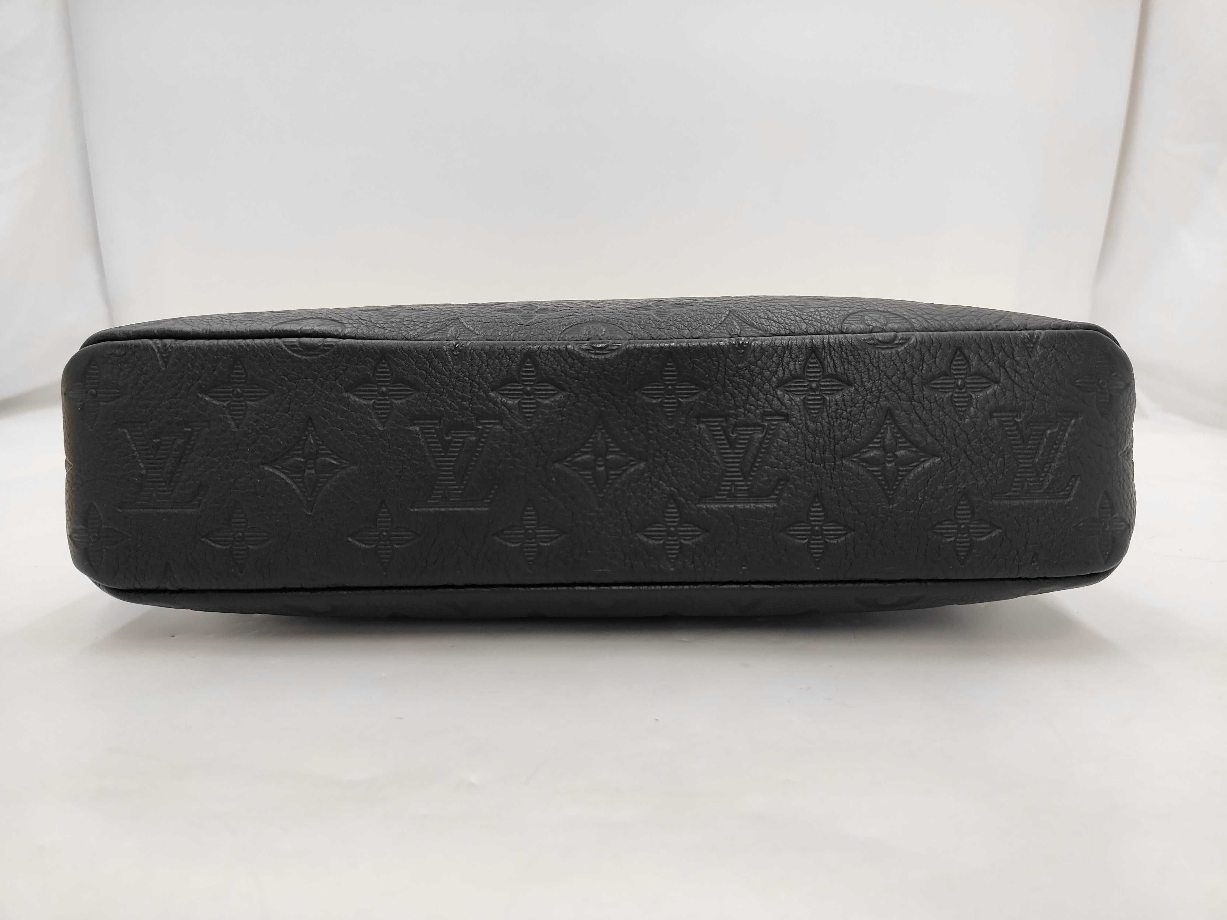 Monogram Shadow Pochette Voyage Souple M8254 Clutch Bag — view 3