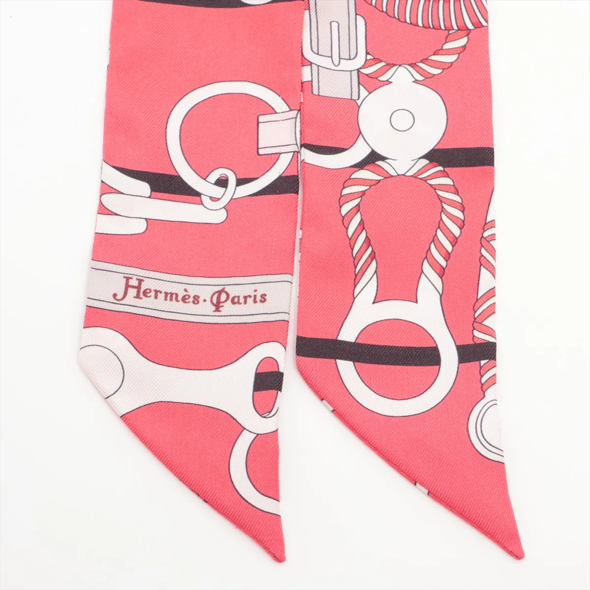 Twilly Panoplie equestre riding equipment set scarf silk red. Shows signs of wear, — view 2