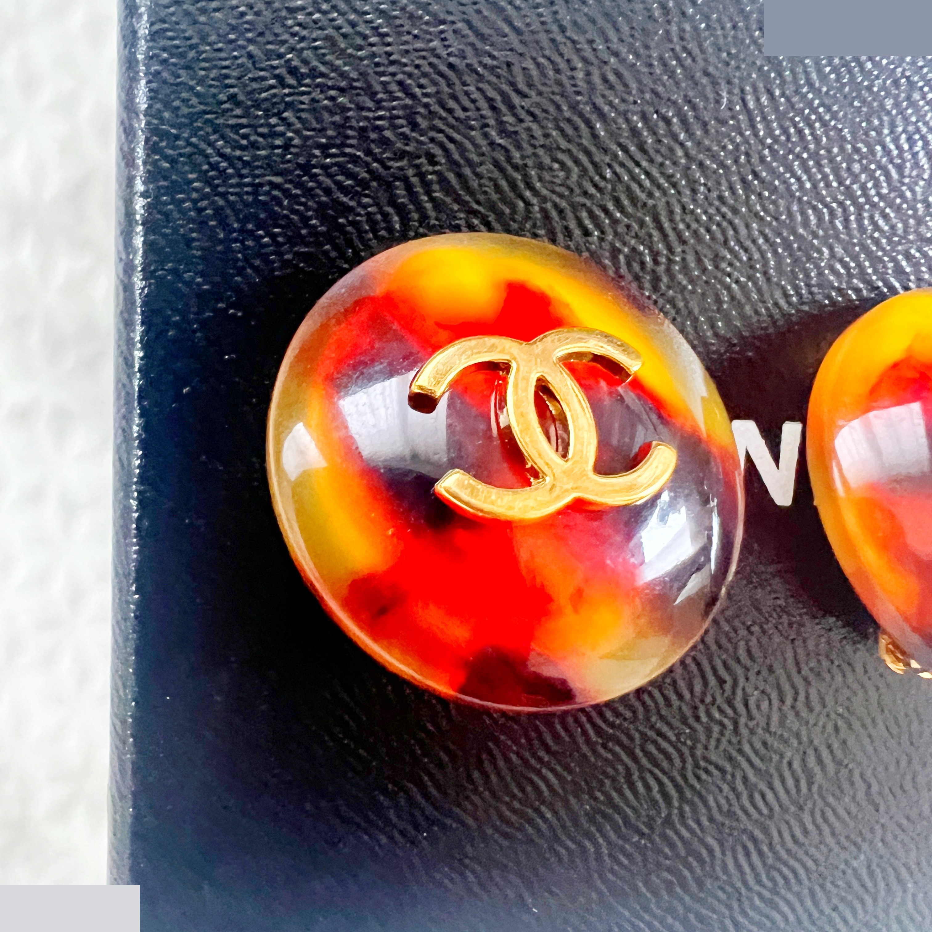 97P Tortoiseshell Round Earrings — view 3