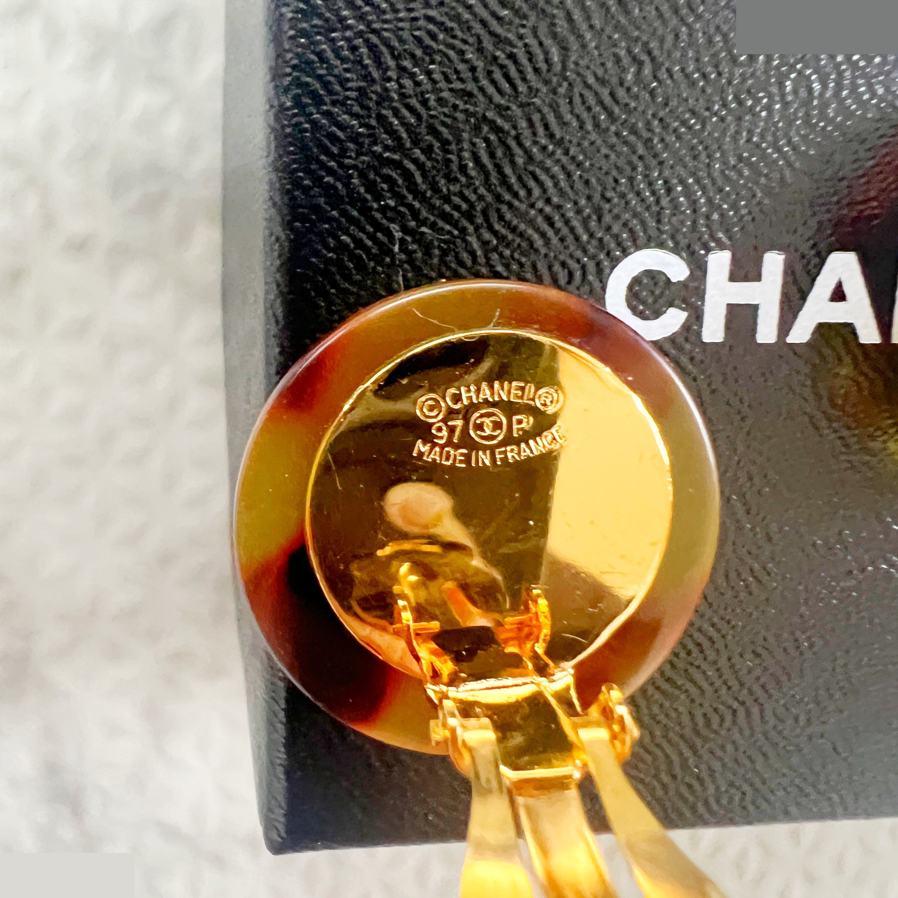 97P Tortoiseshell Round Earrings — view 6