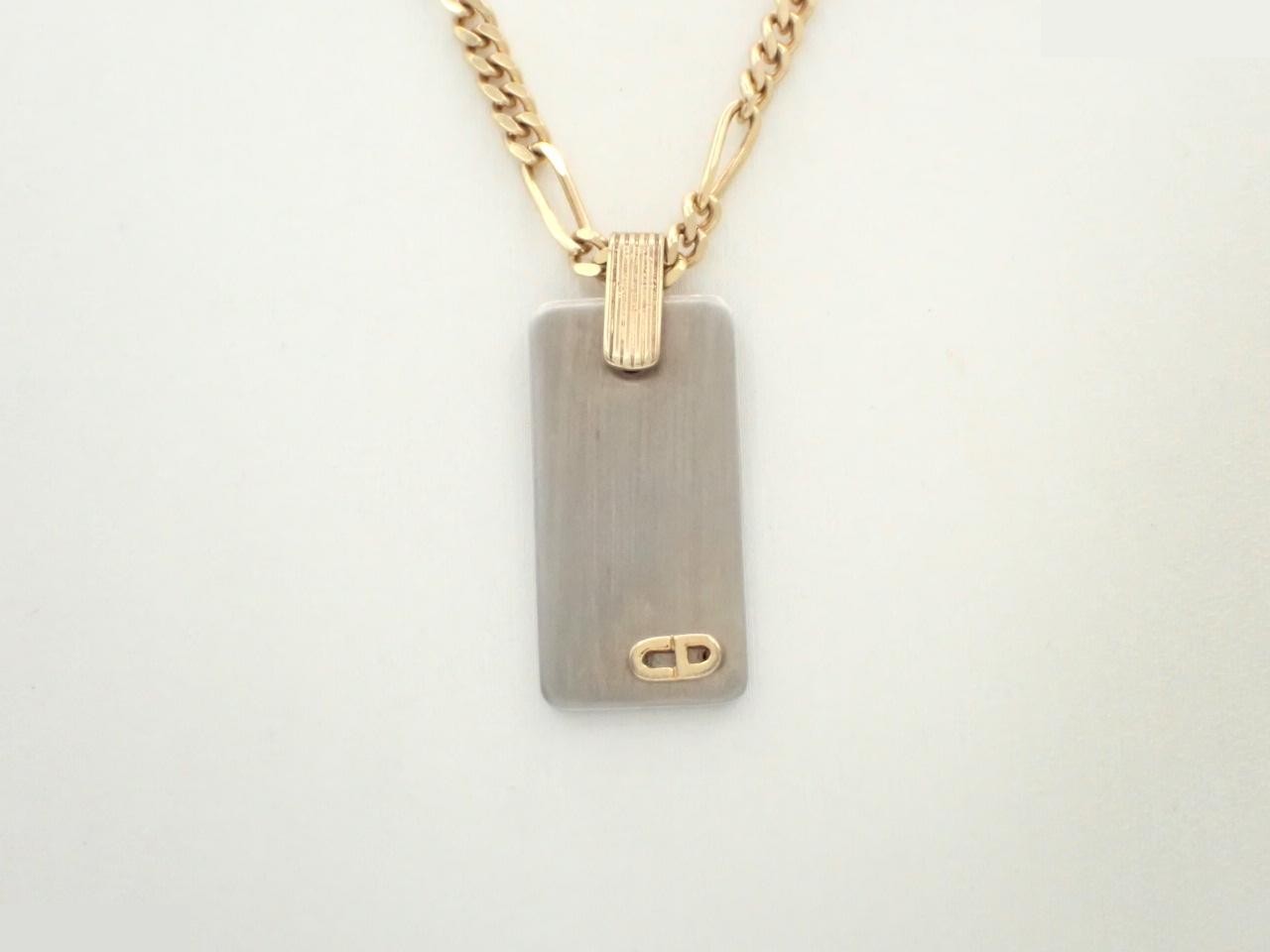 Other lines: Precious metals, necklaces, pendants, chains approximately 45cm long.