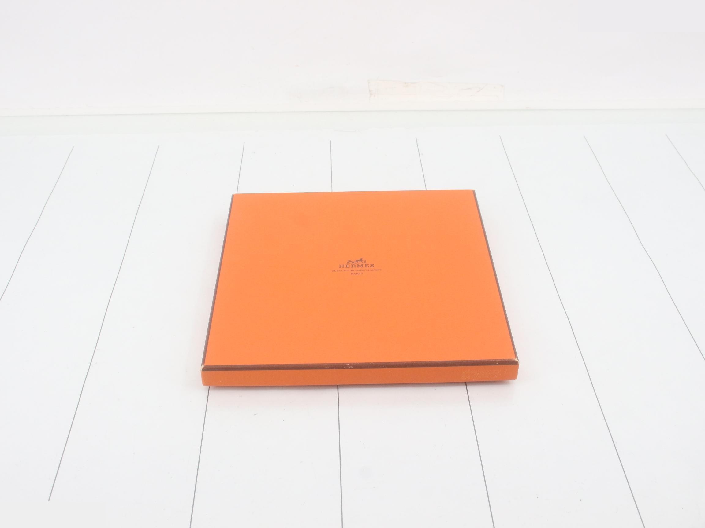 Carre 90 scarf, with box. — view 4