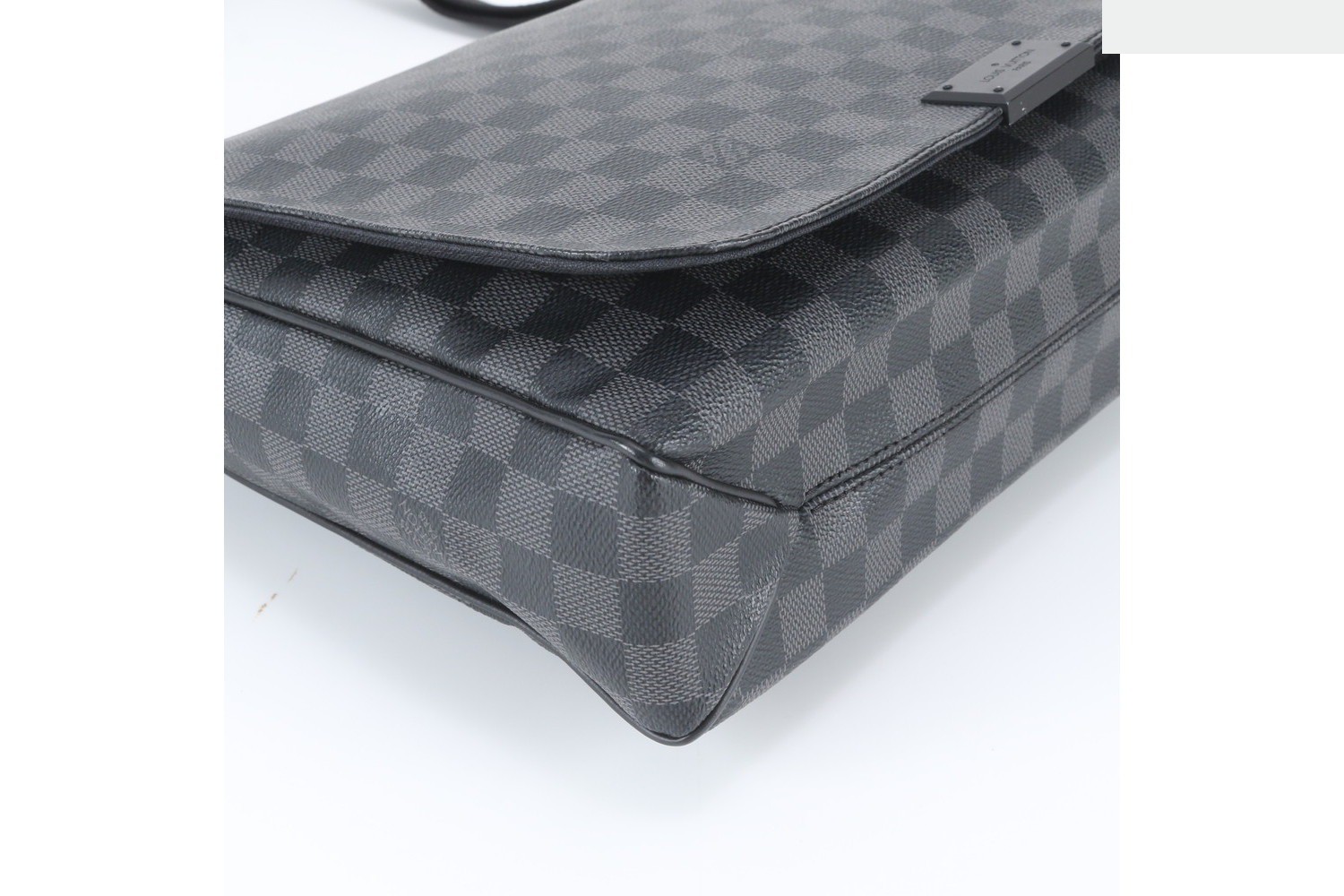 Damier Graphite District MM N41272 Shoulder Bag — view 4