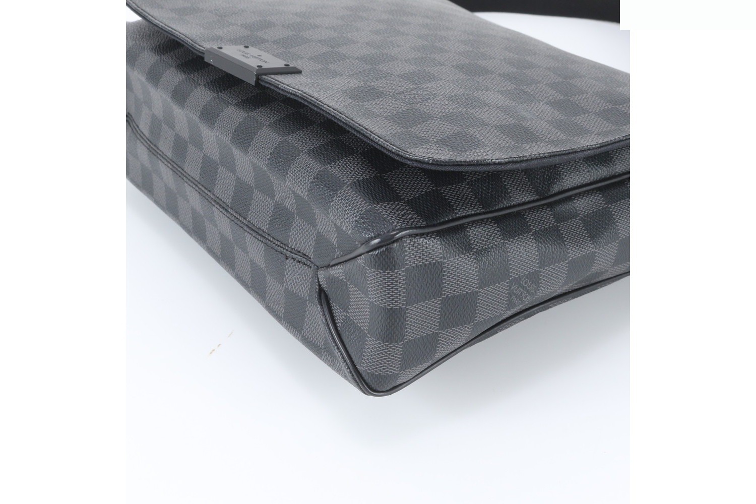 Damier Graphite District MM N41272 Shoulder Bag — view 5