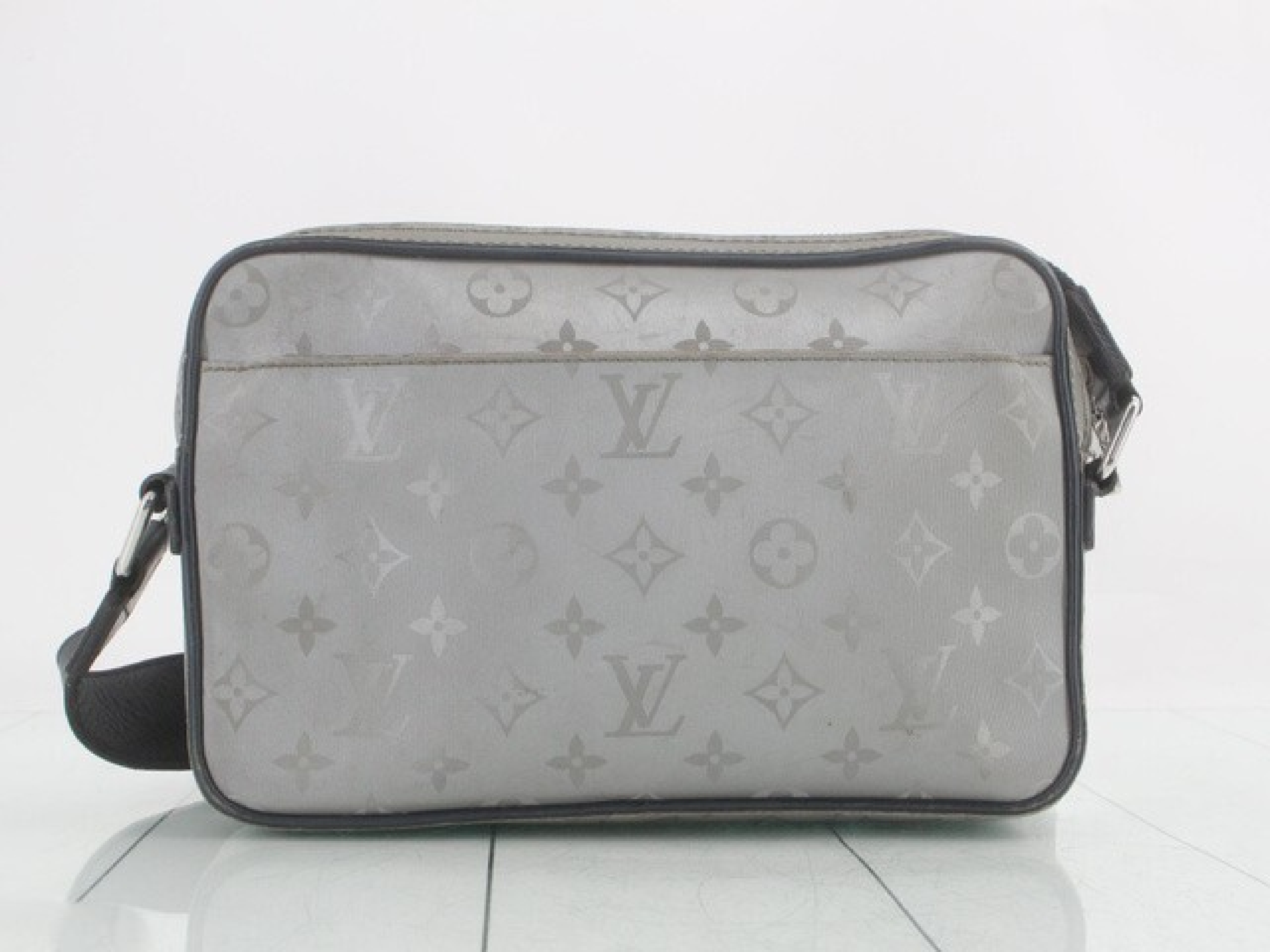 Monogram Satellite Alpha Messenger M44169 CA4118 Shoulder Bag — view 2