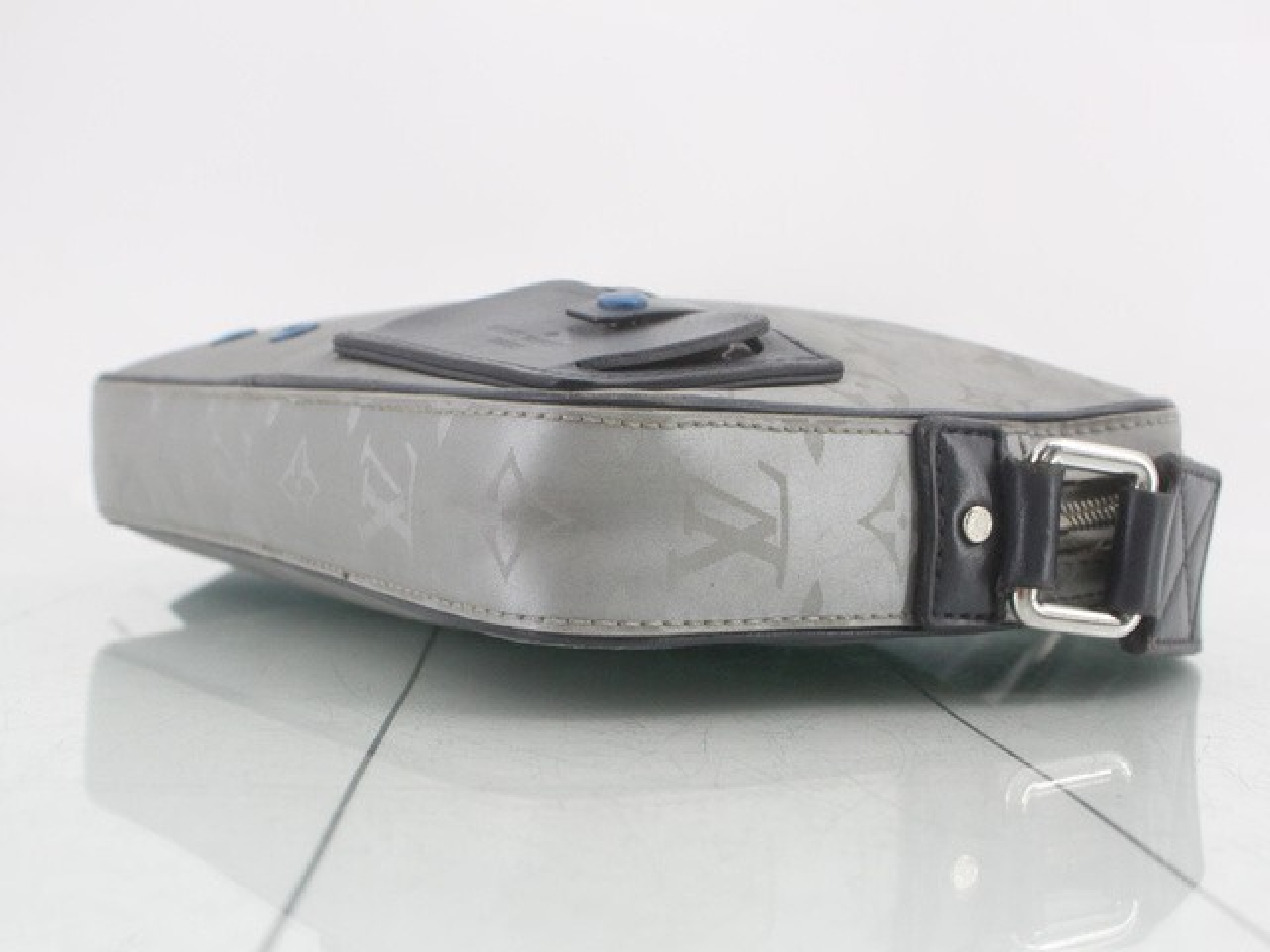 Monogram Satellite Alpha Messenger M44169 CA4118 Shoulder Bag — view 4