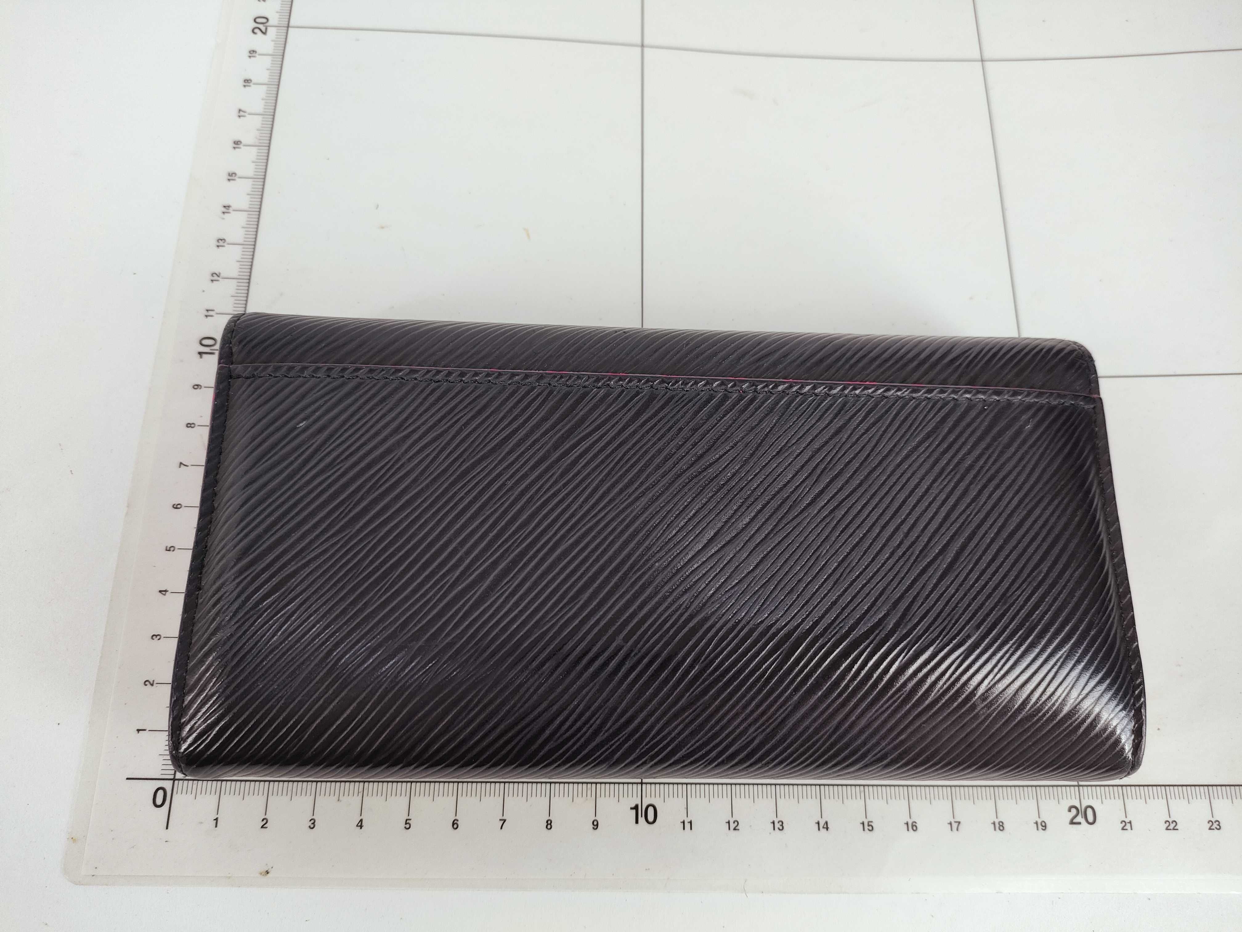 Epi Leather Wallet, Louis Vuitton Epi Sarah M64322 — view 2
