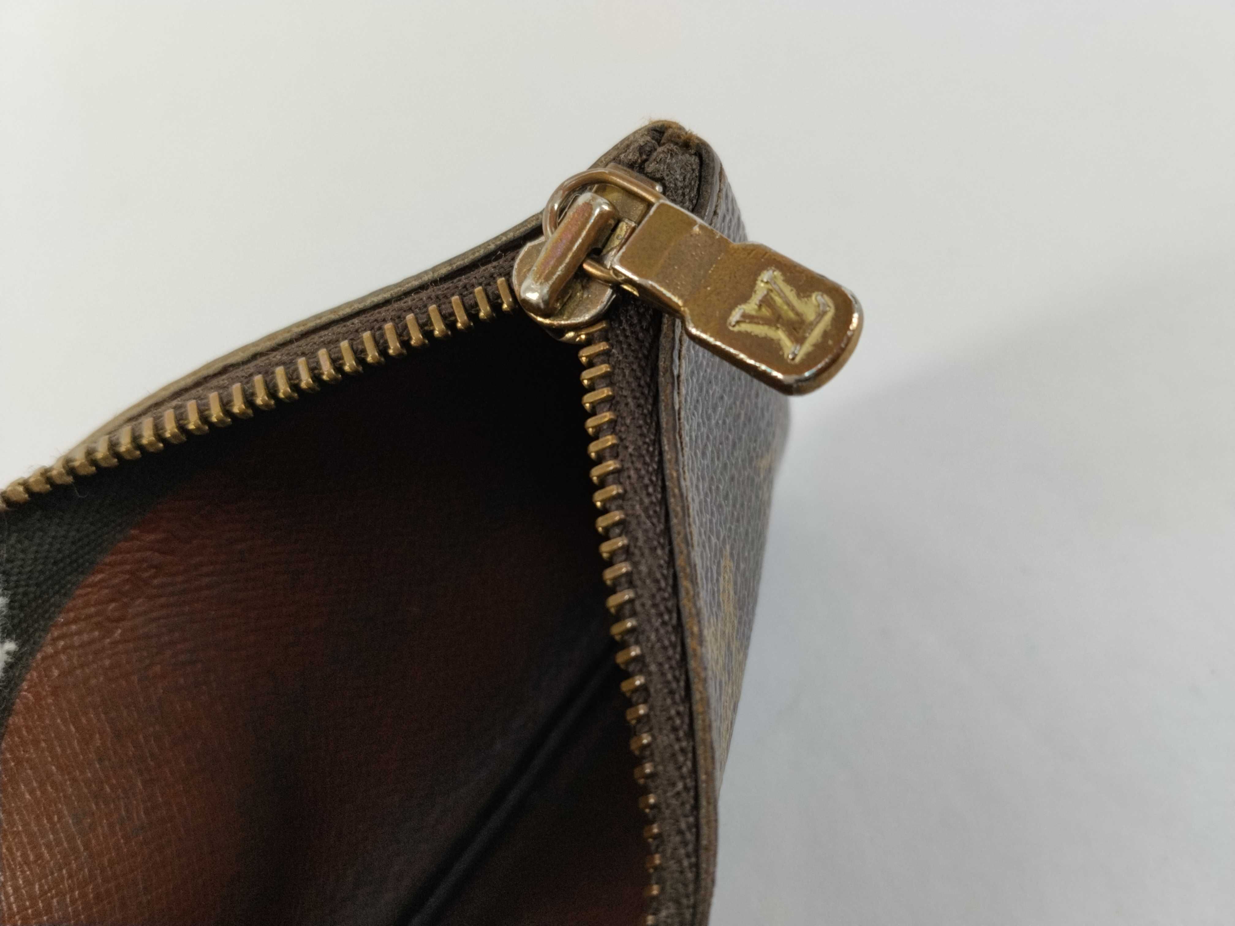 Monogram Louis Vuitton Monogram Pochette Clé Coin Case M62650 Coin Case — view 9