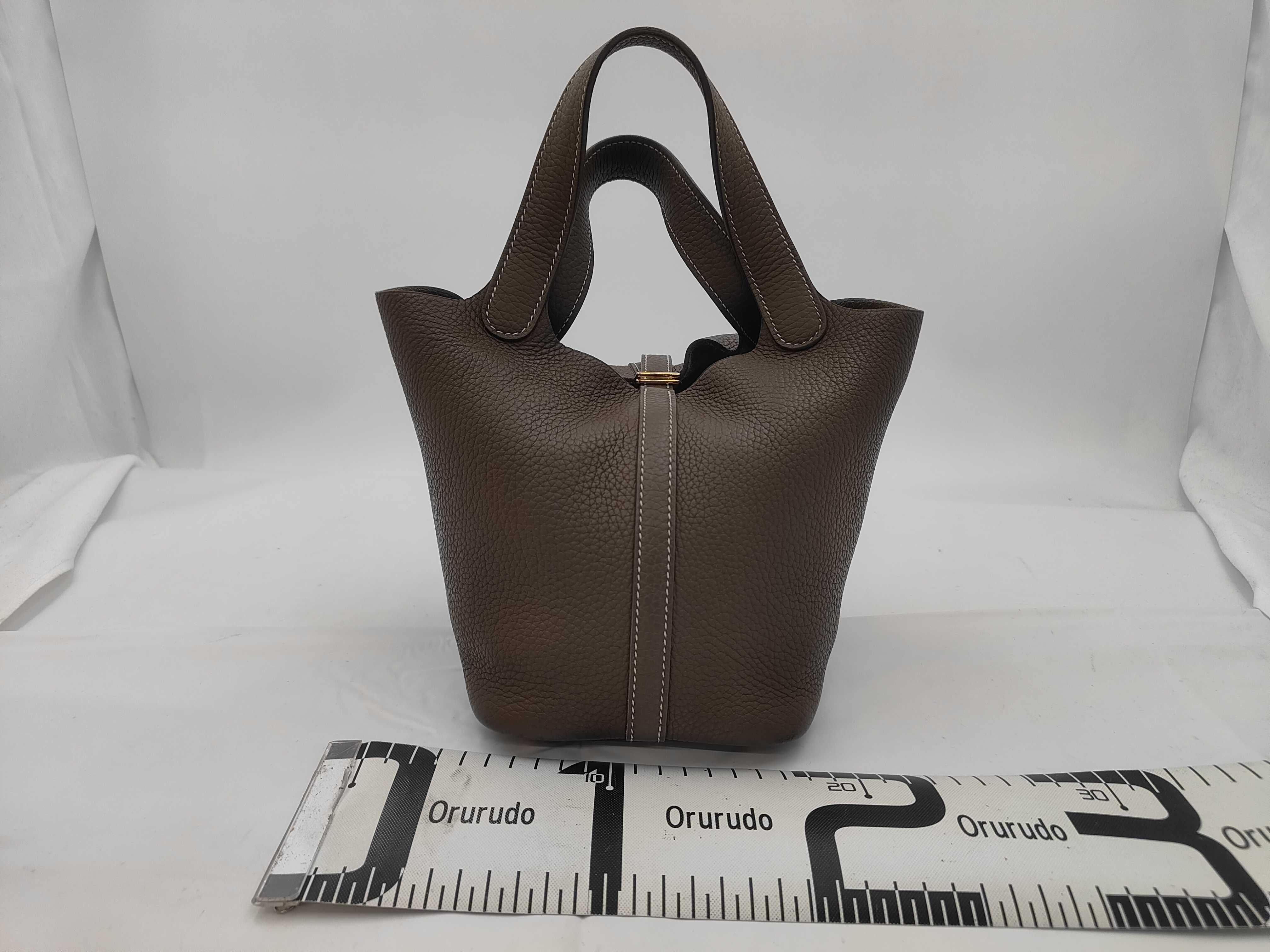 Picotin Lock PM 18 Etoupe Gold Hardware Taurillon Clemence Leather U Stamp Handbag — view 2