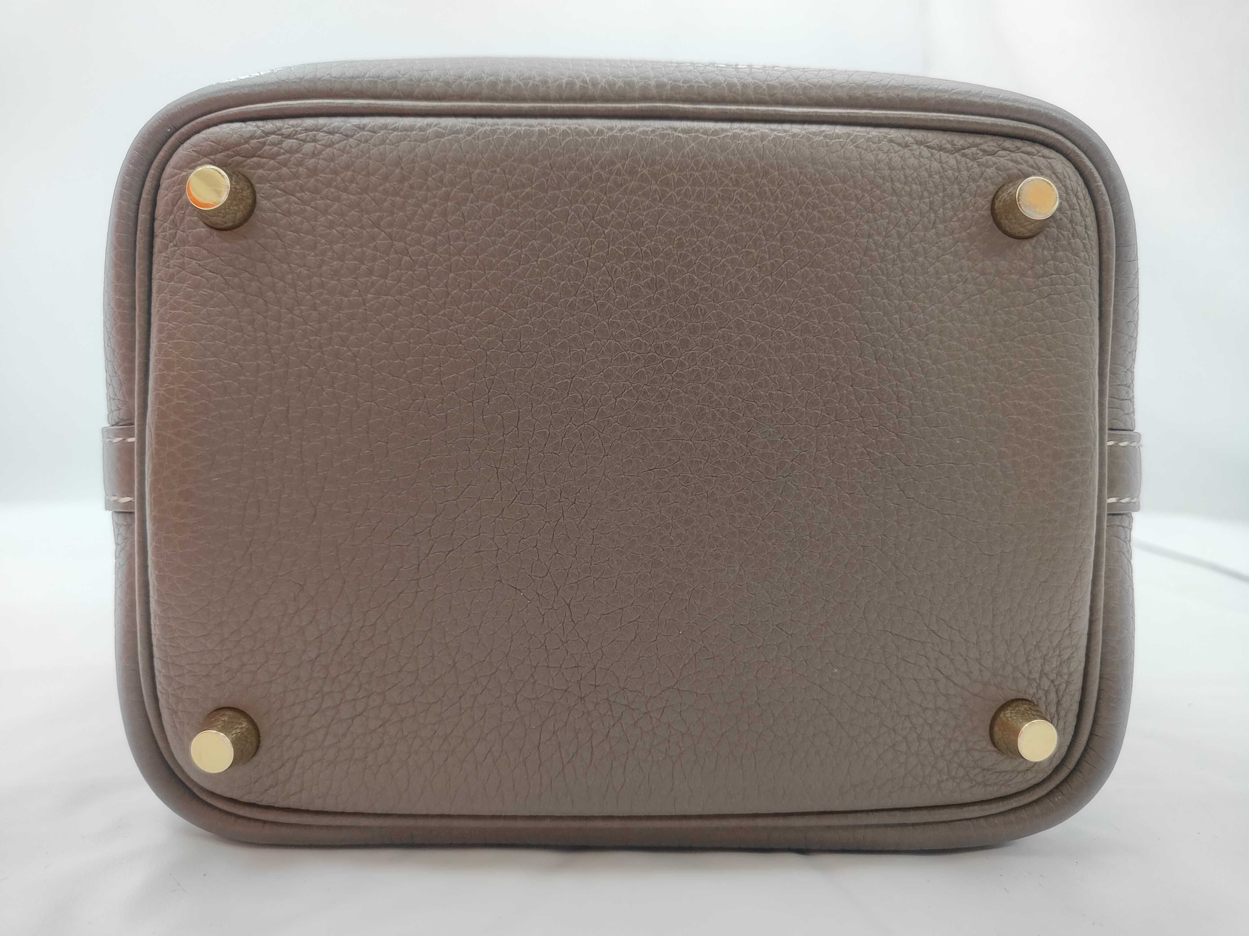 Picotin Lock PM 18 Etoupe Gold Hardware Taurillon Clemence Leather U Stamp Handbag — view 7