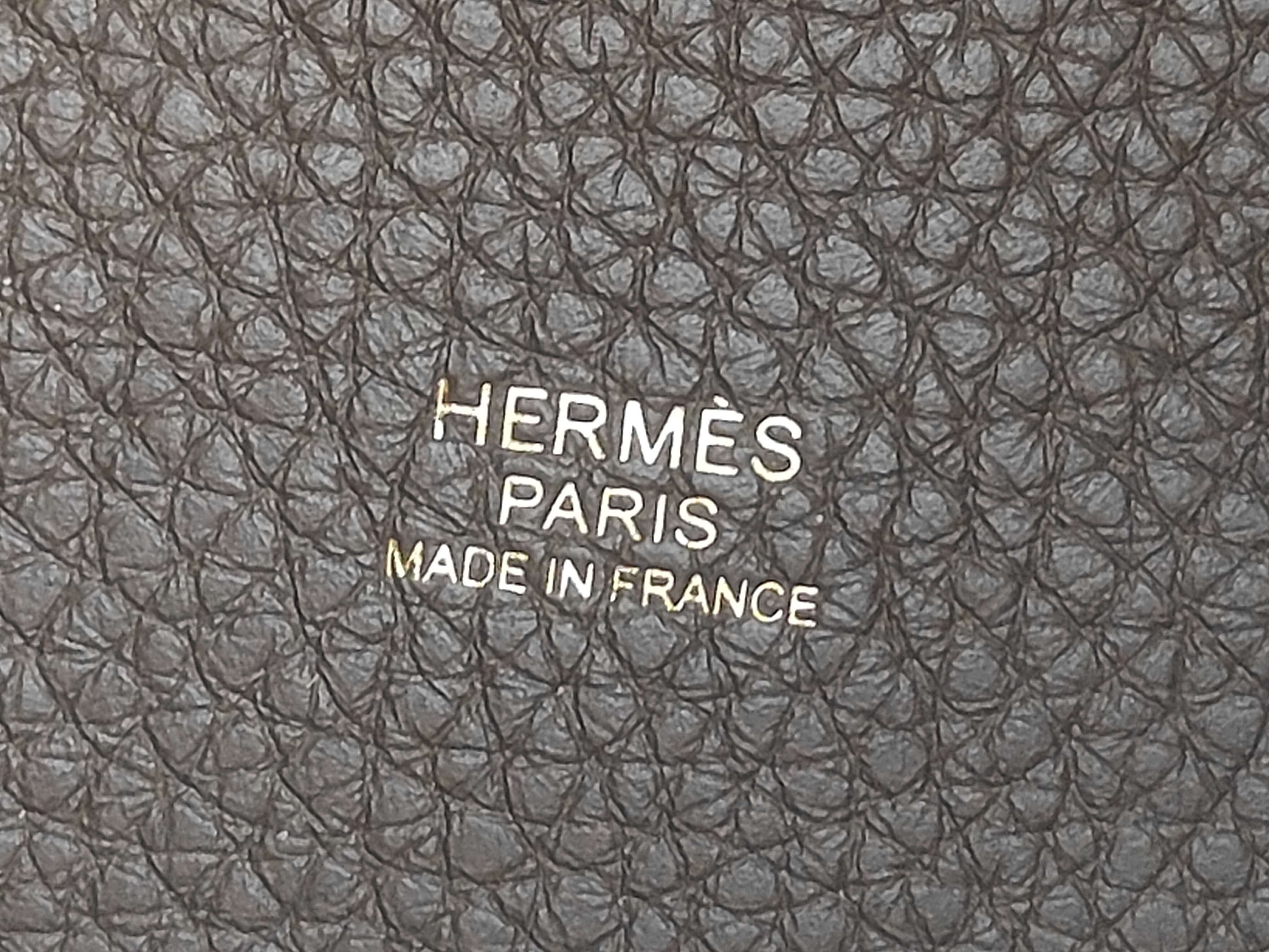 Picotin Lock PM 18 Etoupe Gold Hardware Taurillon Clemence Leather U Stamp Handbag — view 10