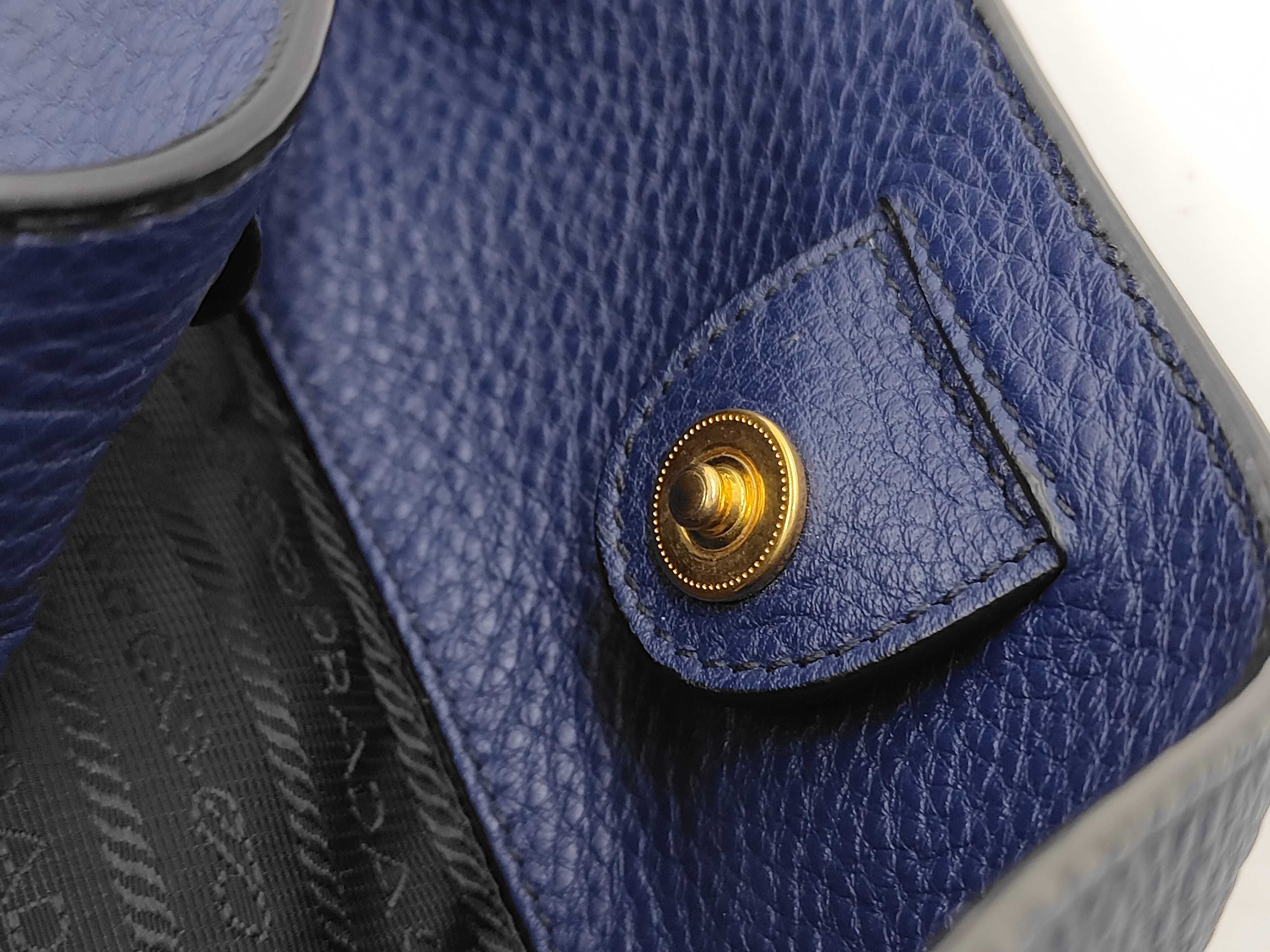 Vitello Daino Hobo Shoulder Bag Navy B4829B Shoulder Bag — view 10